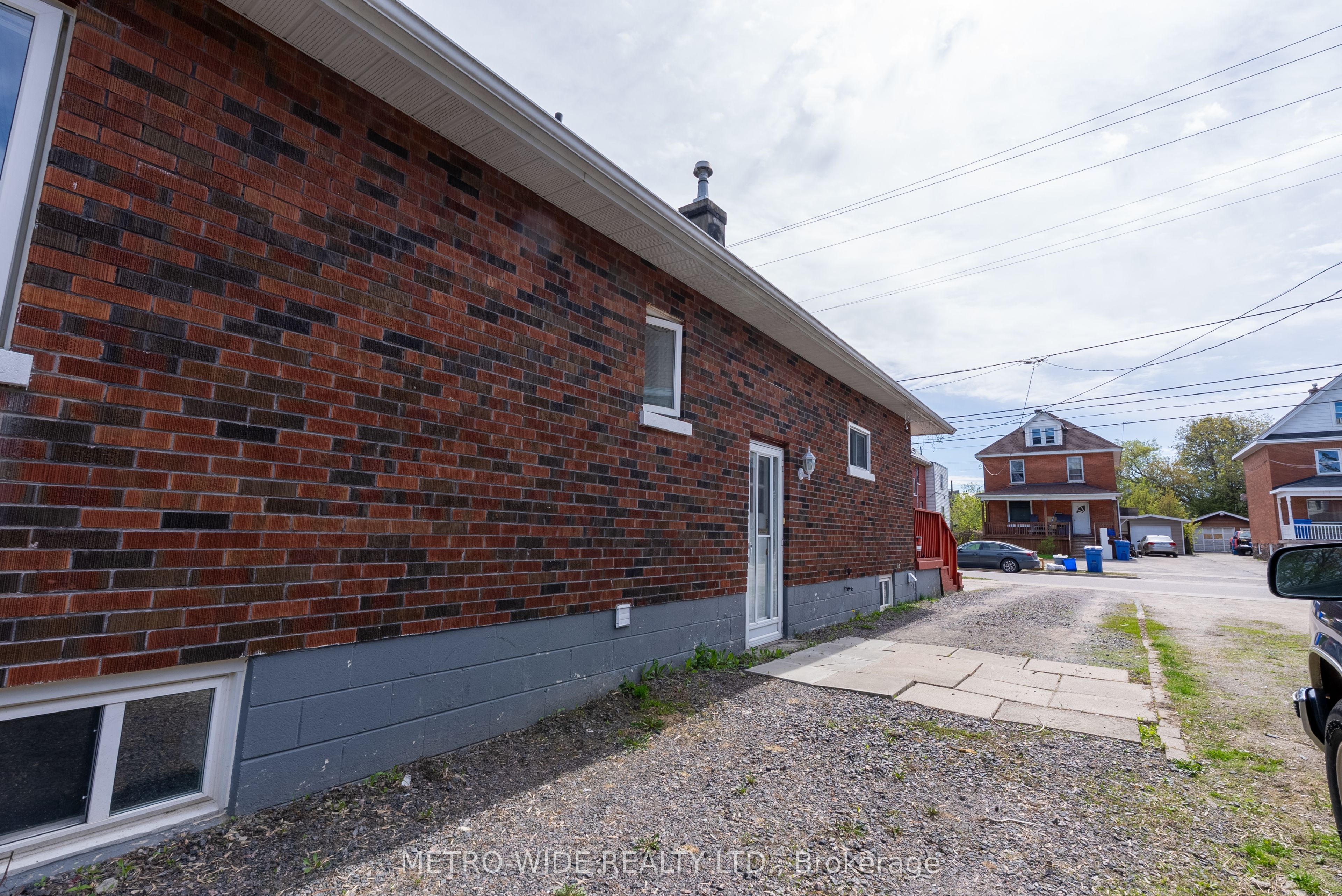 476 First Avenue E Property Photo 5