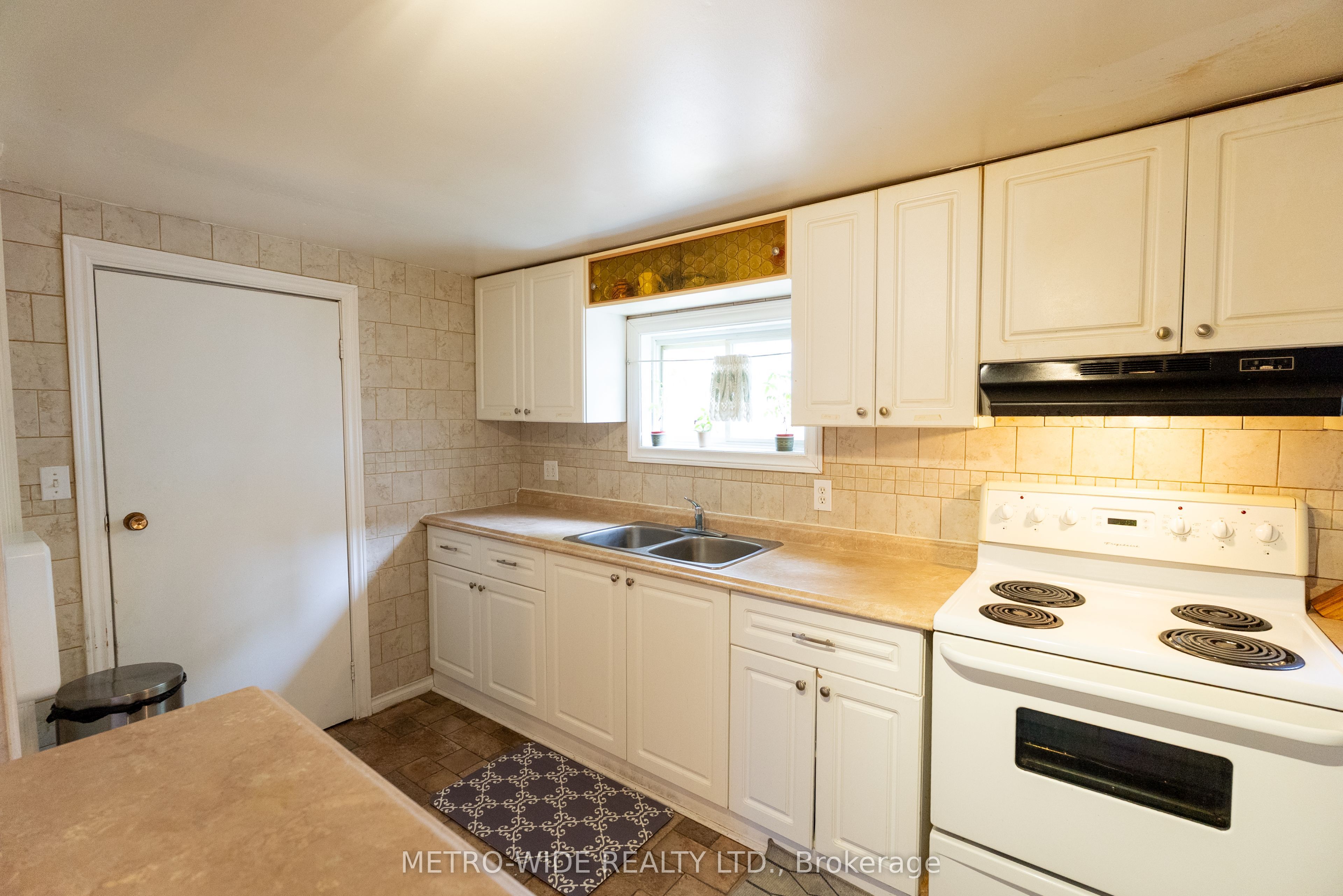 476 First Avenue E Property Photo 13