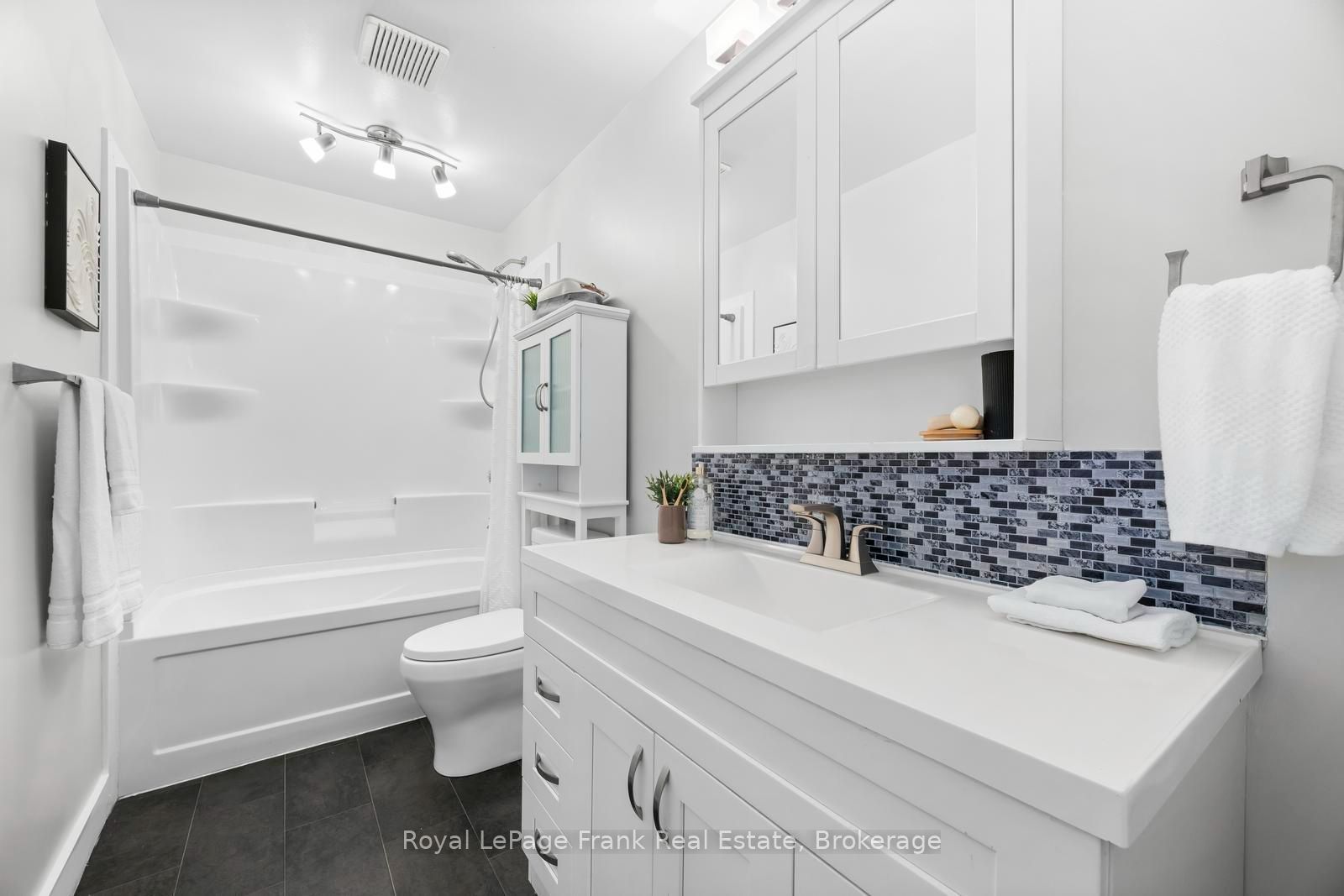 155 Cromwell Street Property Photo 23