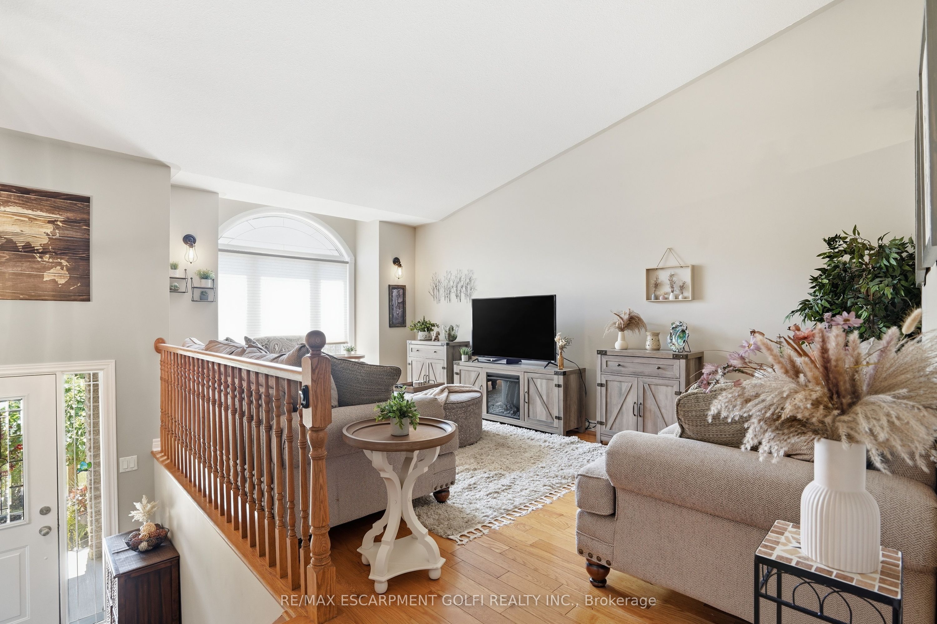 202 Wellbrook Boulevard Property Photo 3