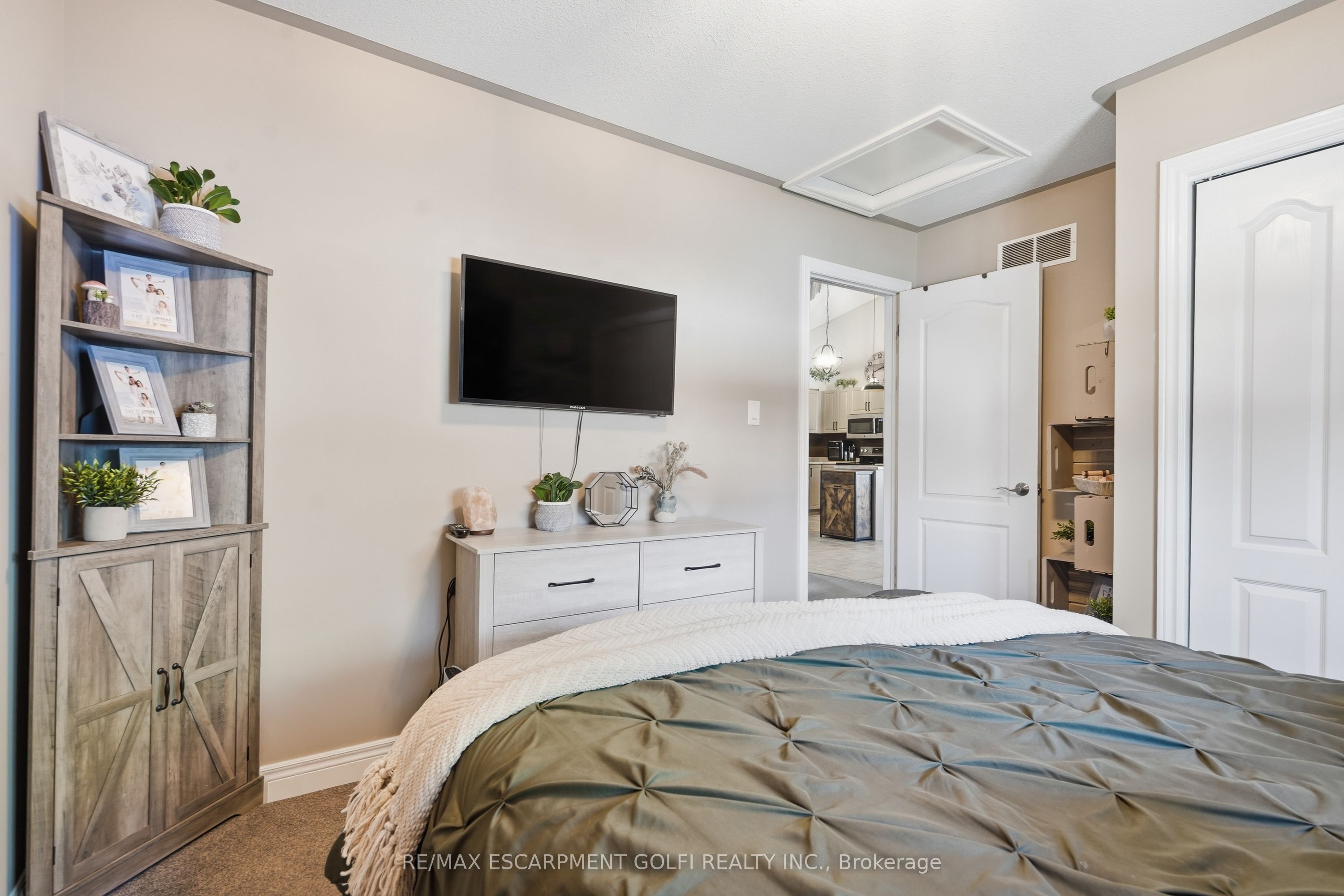 202 Wellbrook Boulevard Property Photo 11