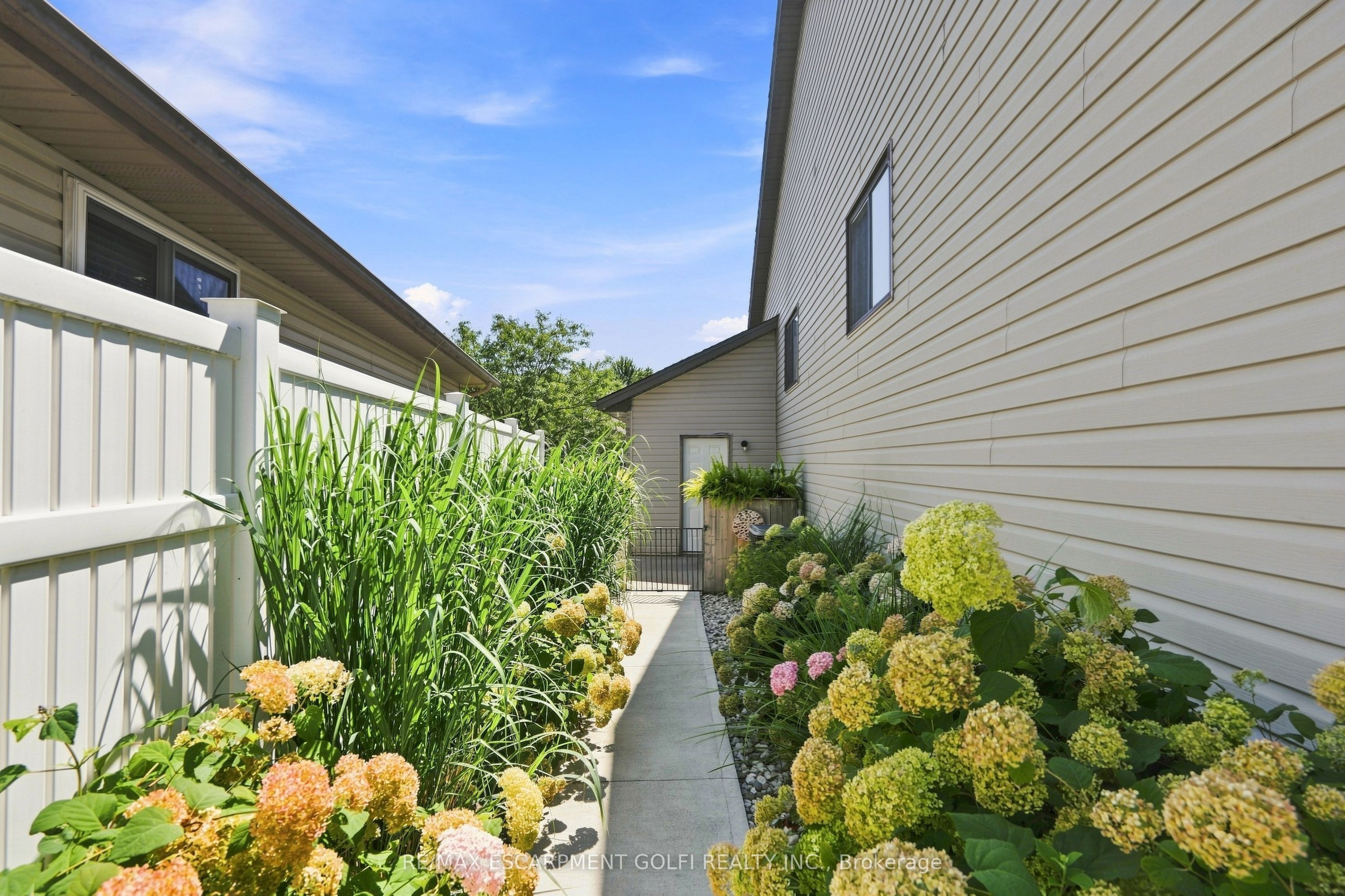 202 Wellbrook Boulevard Property Photo 32