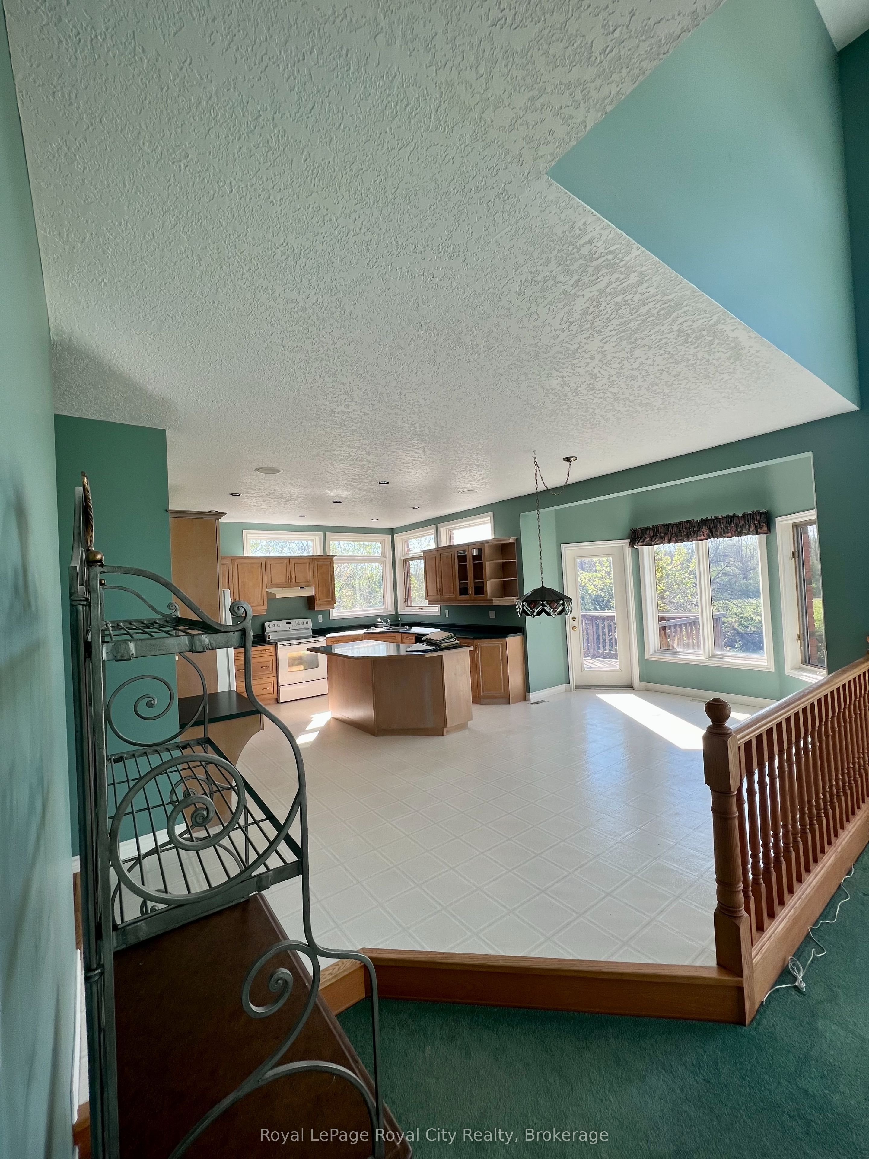 287 Clair Road E Main Property Photo 4