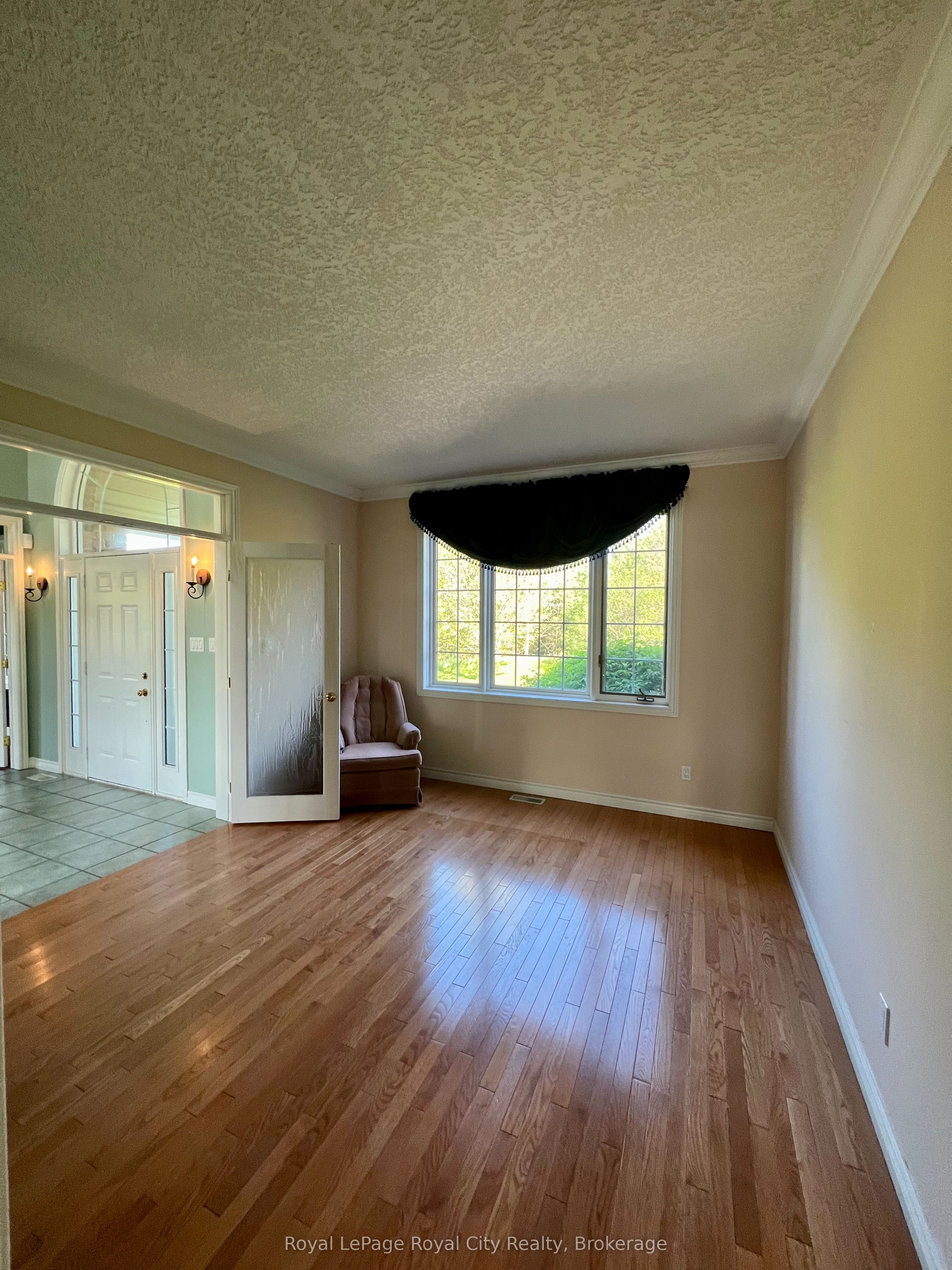 287 Clair Road E Main Property Photo 12