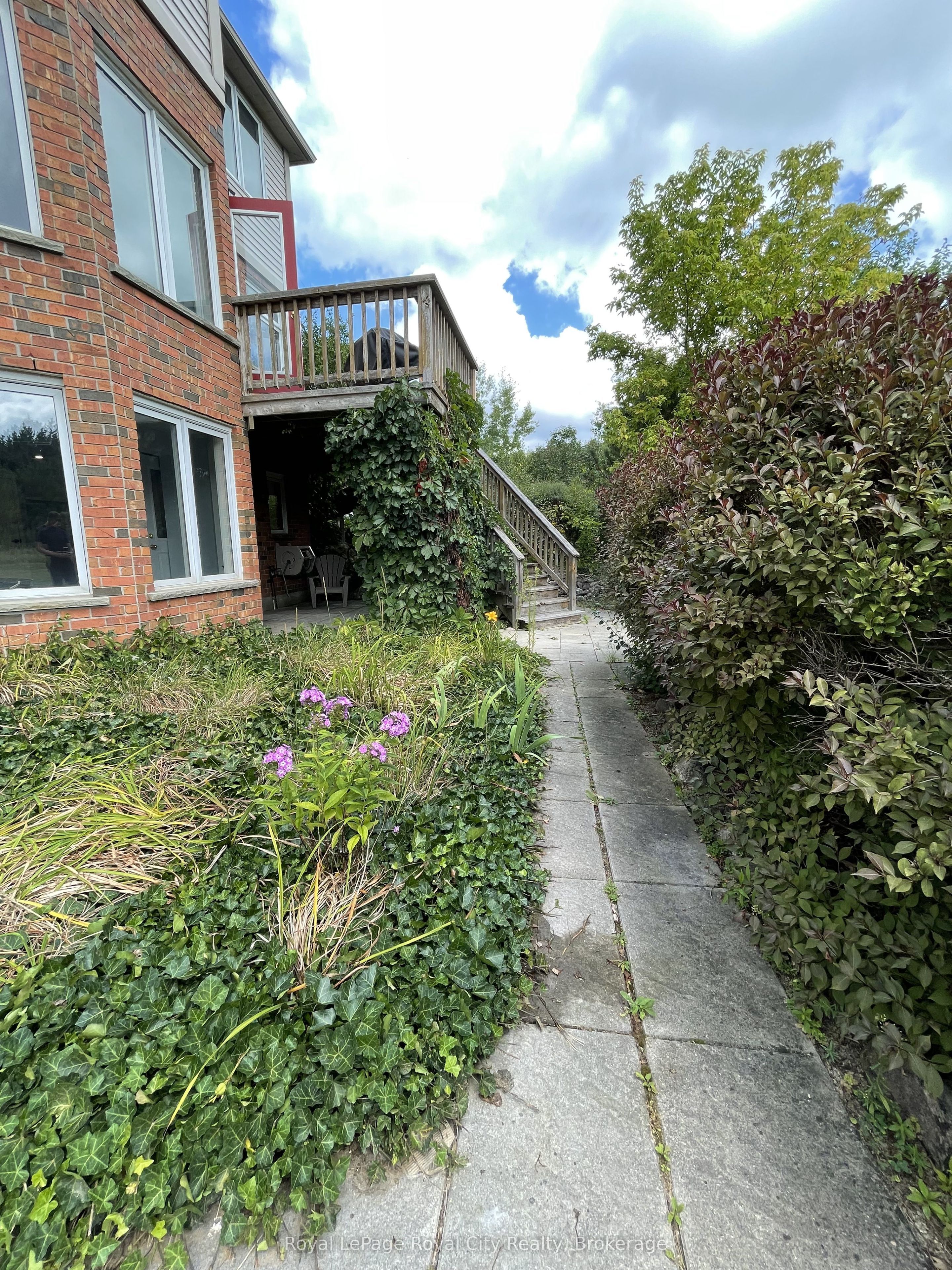 287 Clair Road E Main Property Photo 16
