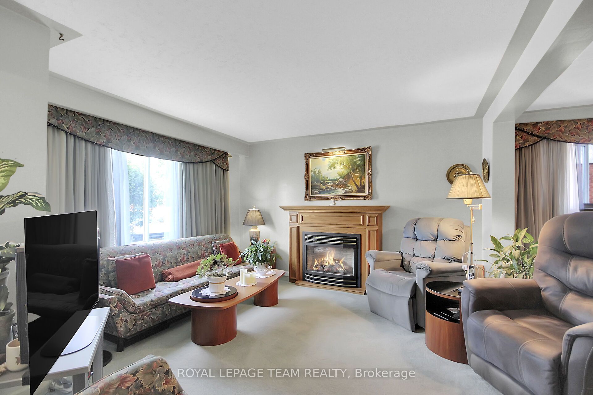 962 Dynes Road Property Photo 4