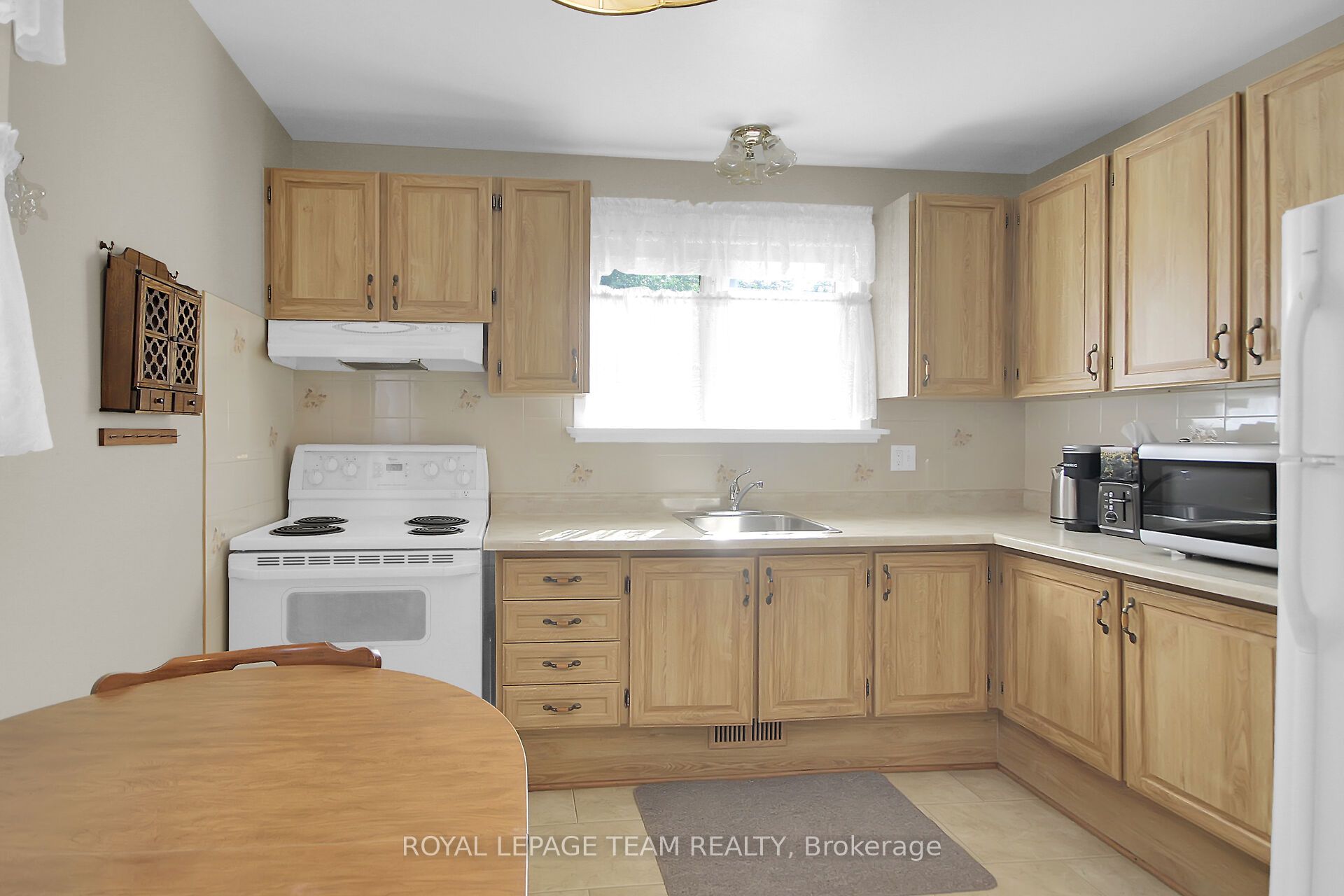 962 Dynes Road Property Photo 10