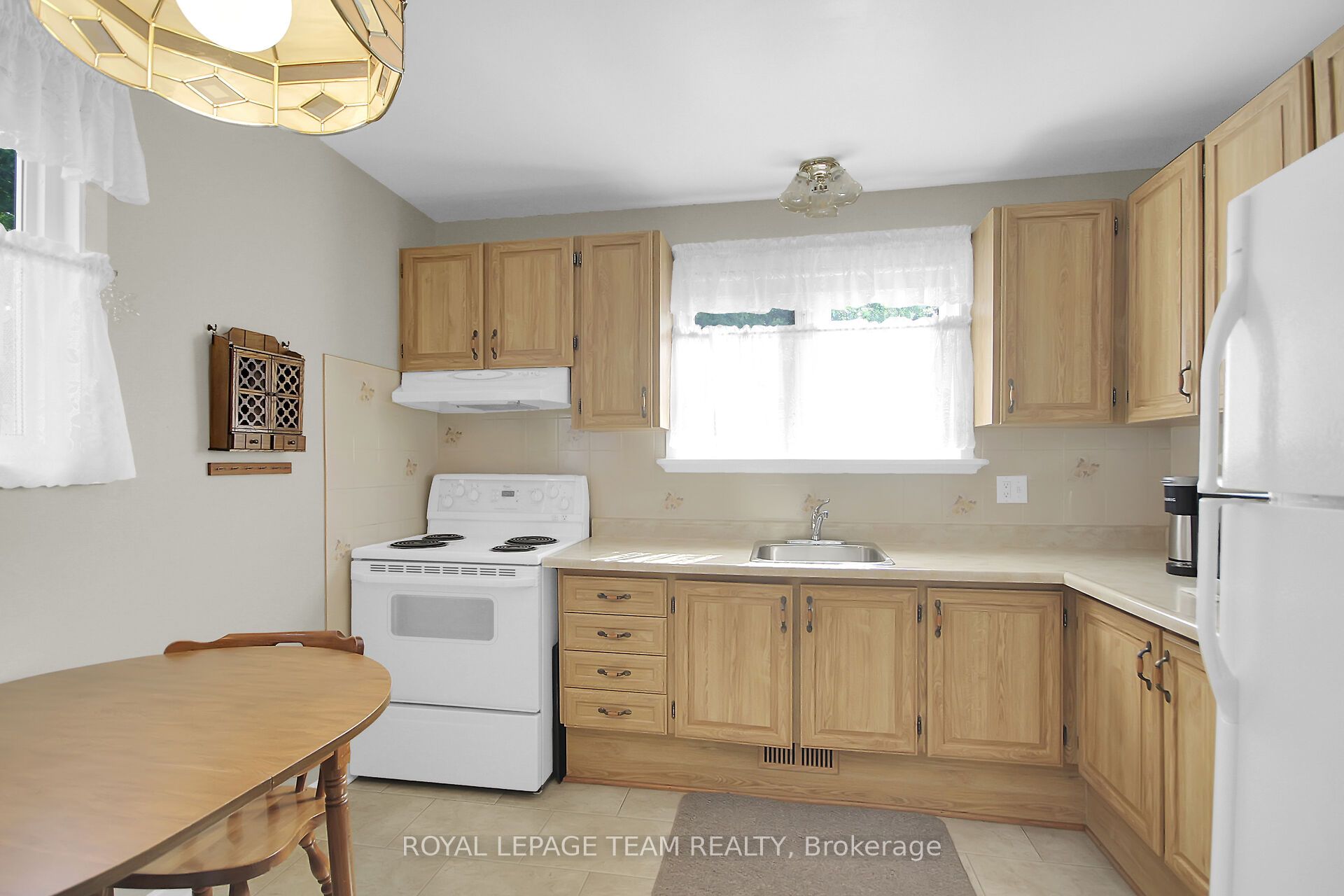 962 Dynes Road Property Photo 12