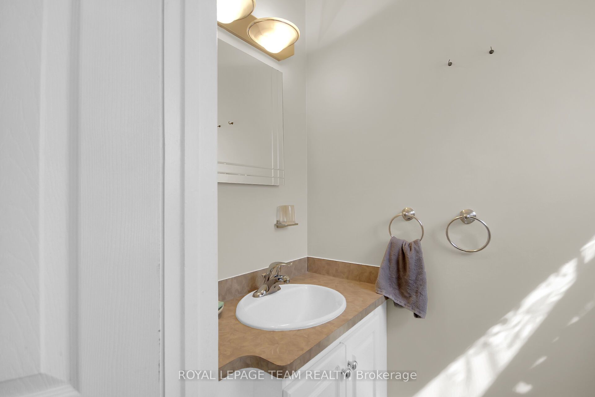 962 Dynes Road Property Photo 14