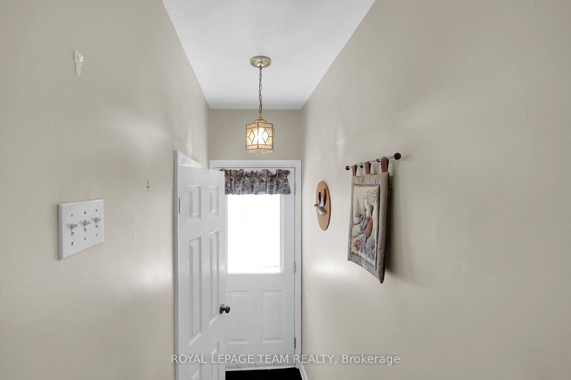 962 Dynes Road Property Photo 15