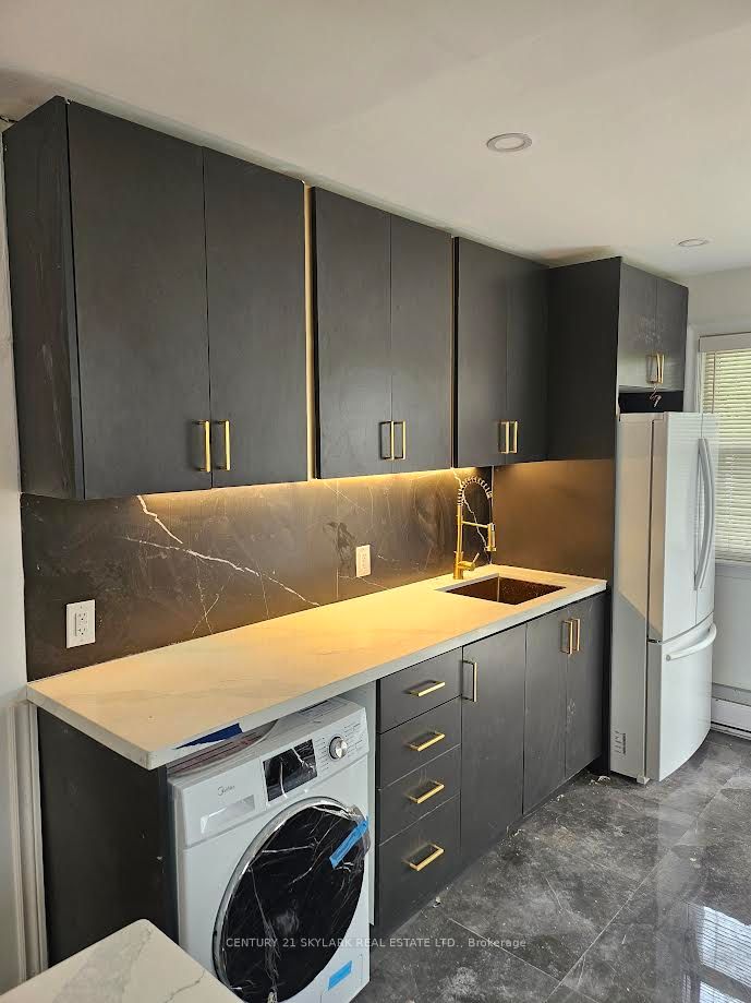862 Armour Road Property Photo 3