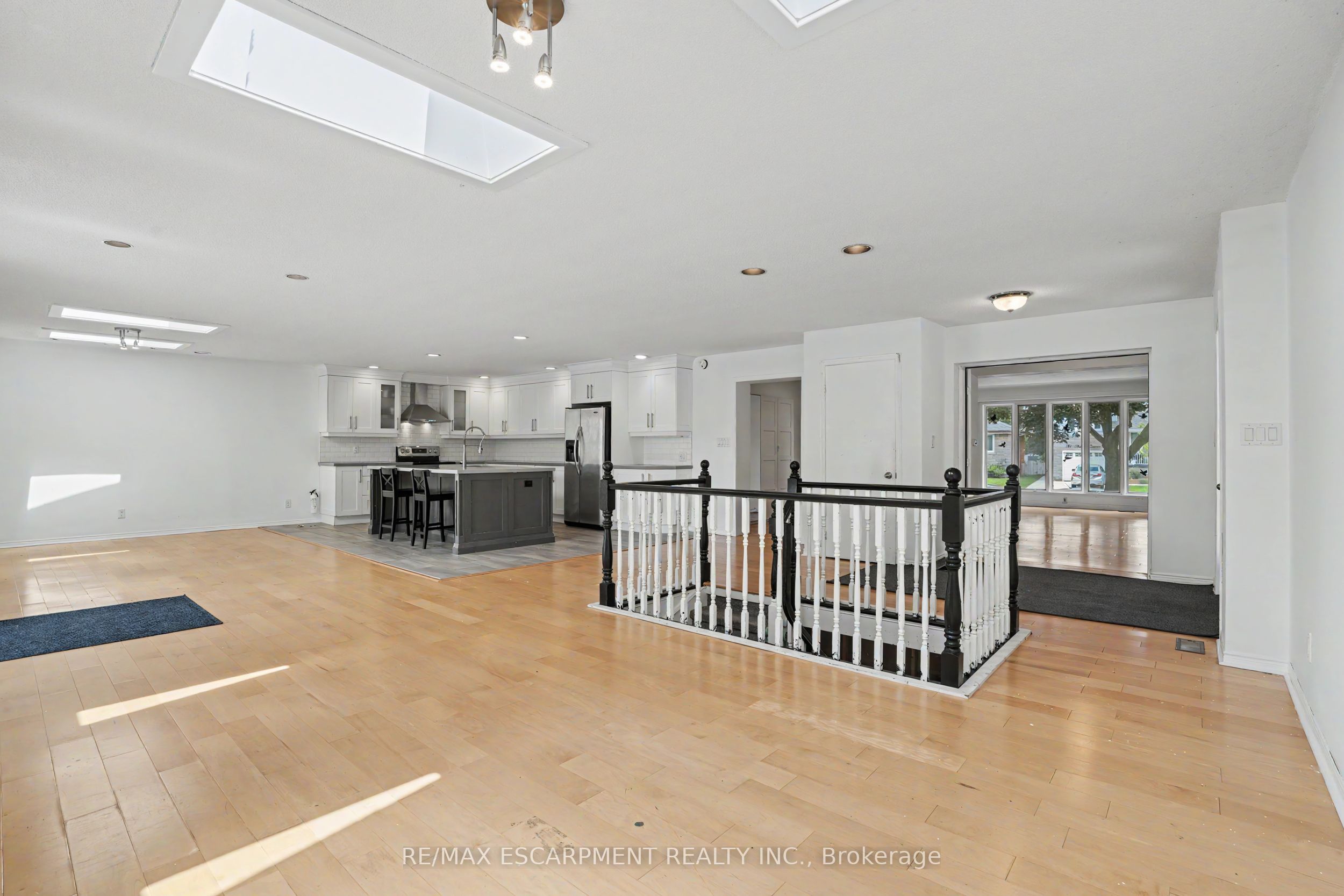 100 Hardale Crescent Property Photo 9