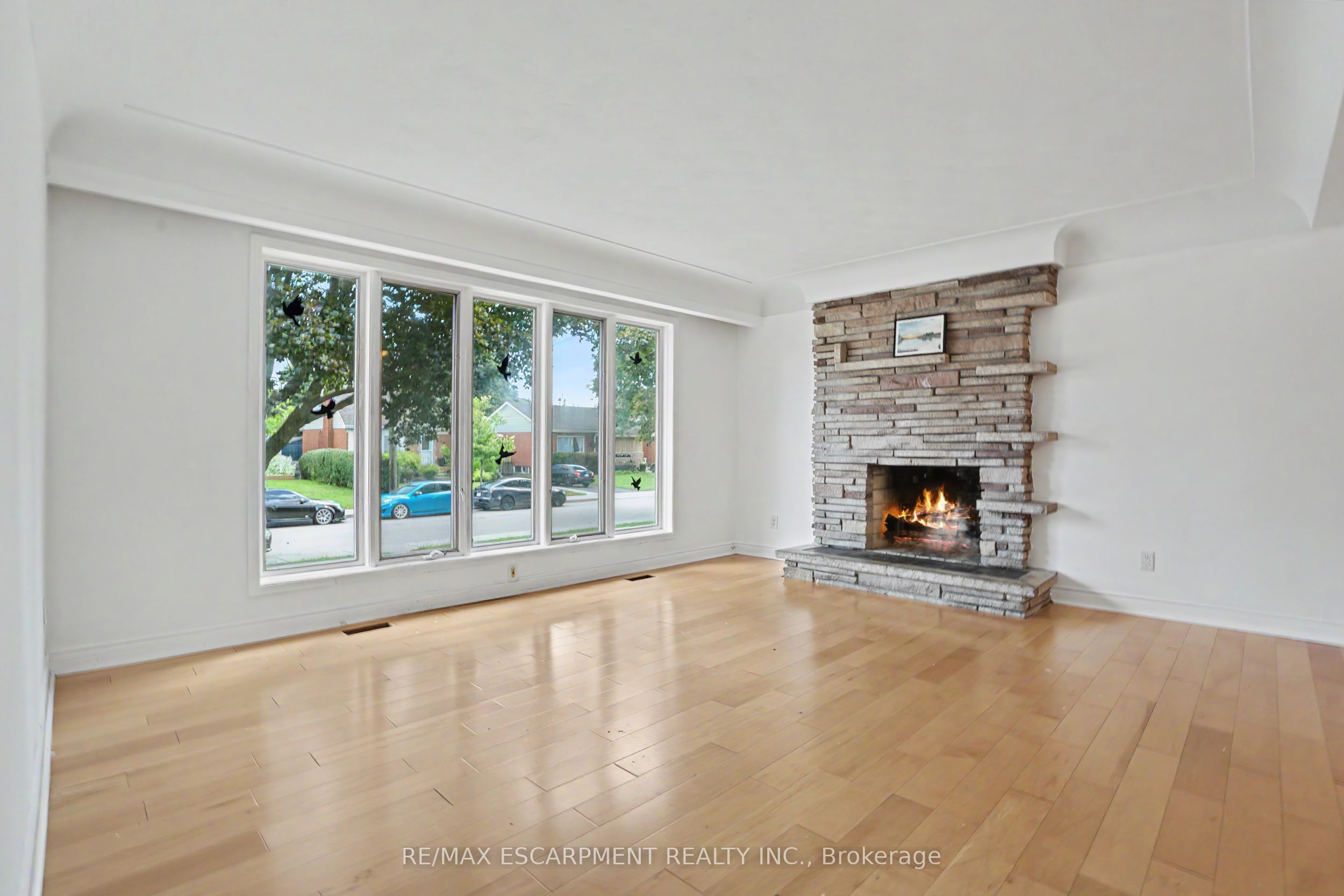 100 Hardale Crescent Property Photo 11