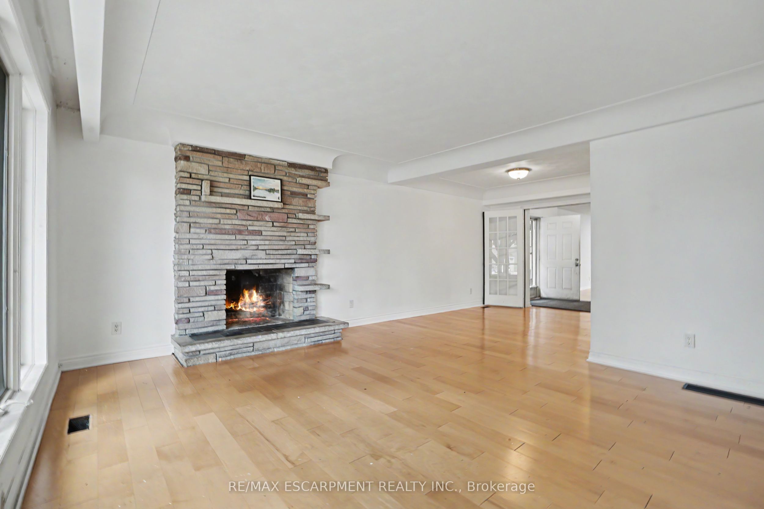 100 Hardale Crescent Property Photo 12