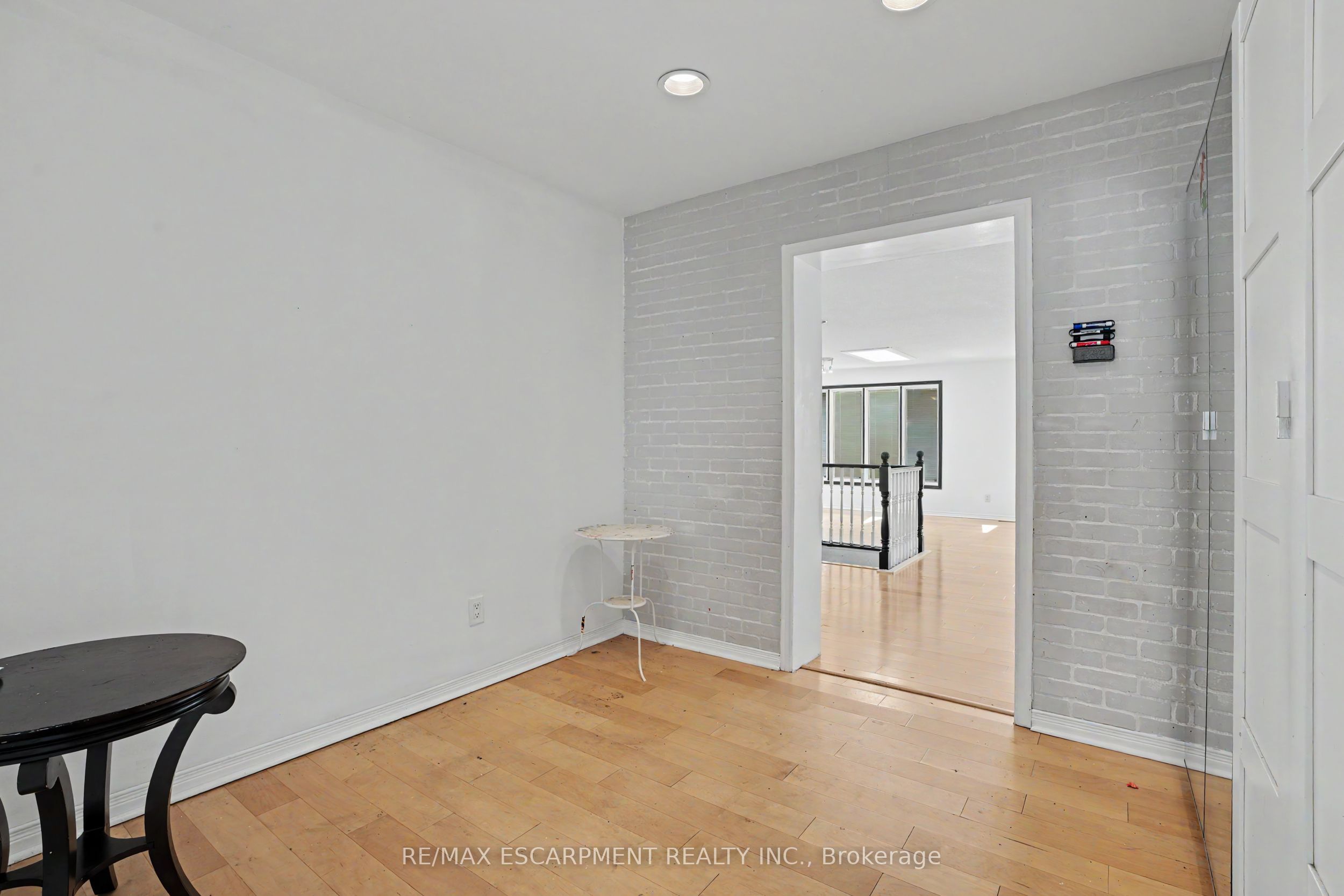 100 Hardale Crescent Property Photo 14