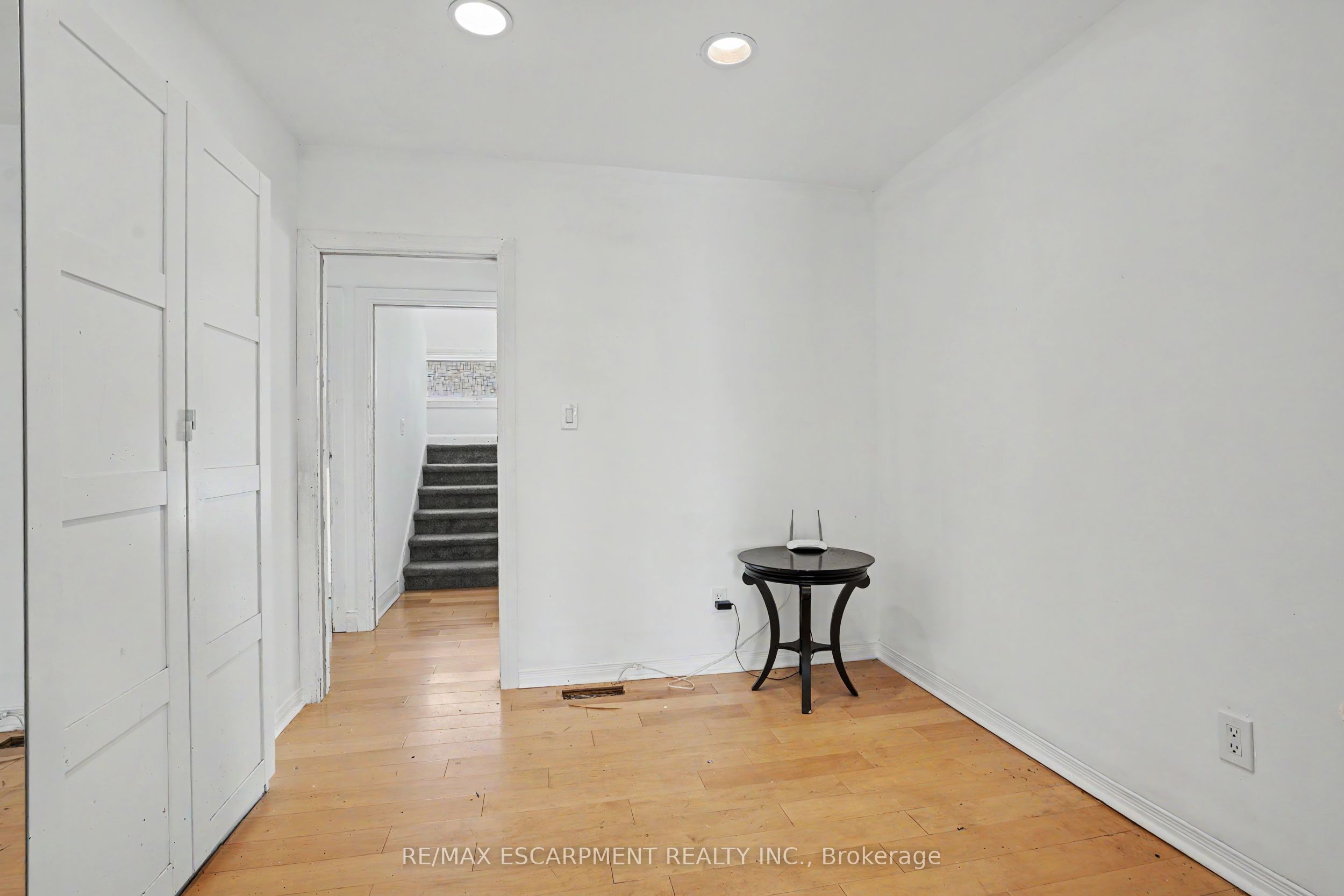 100 Hardale Crescent Property Photo 15