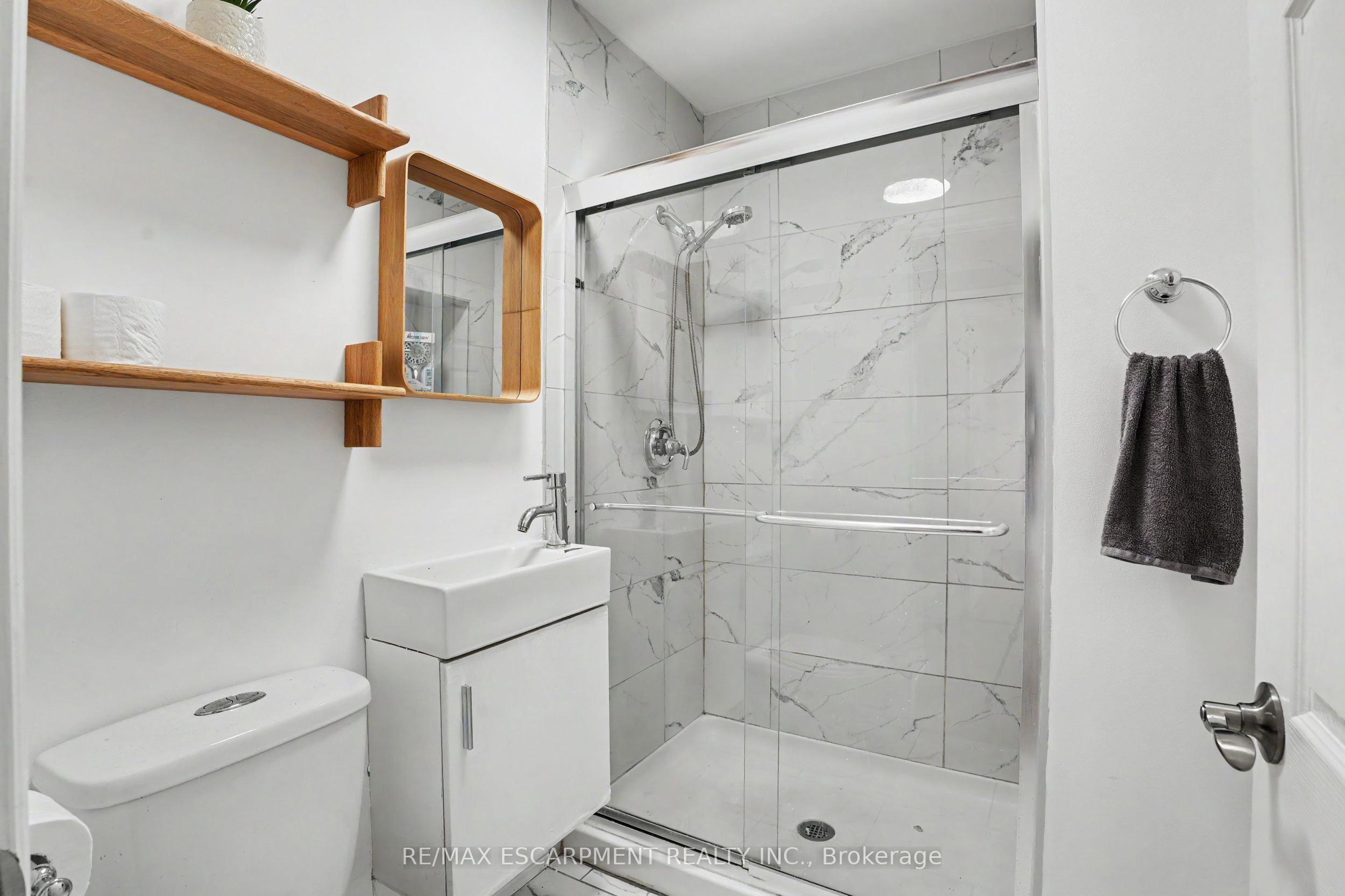 100 Hardale Crescent Property Photo 20