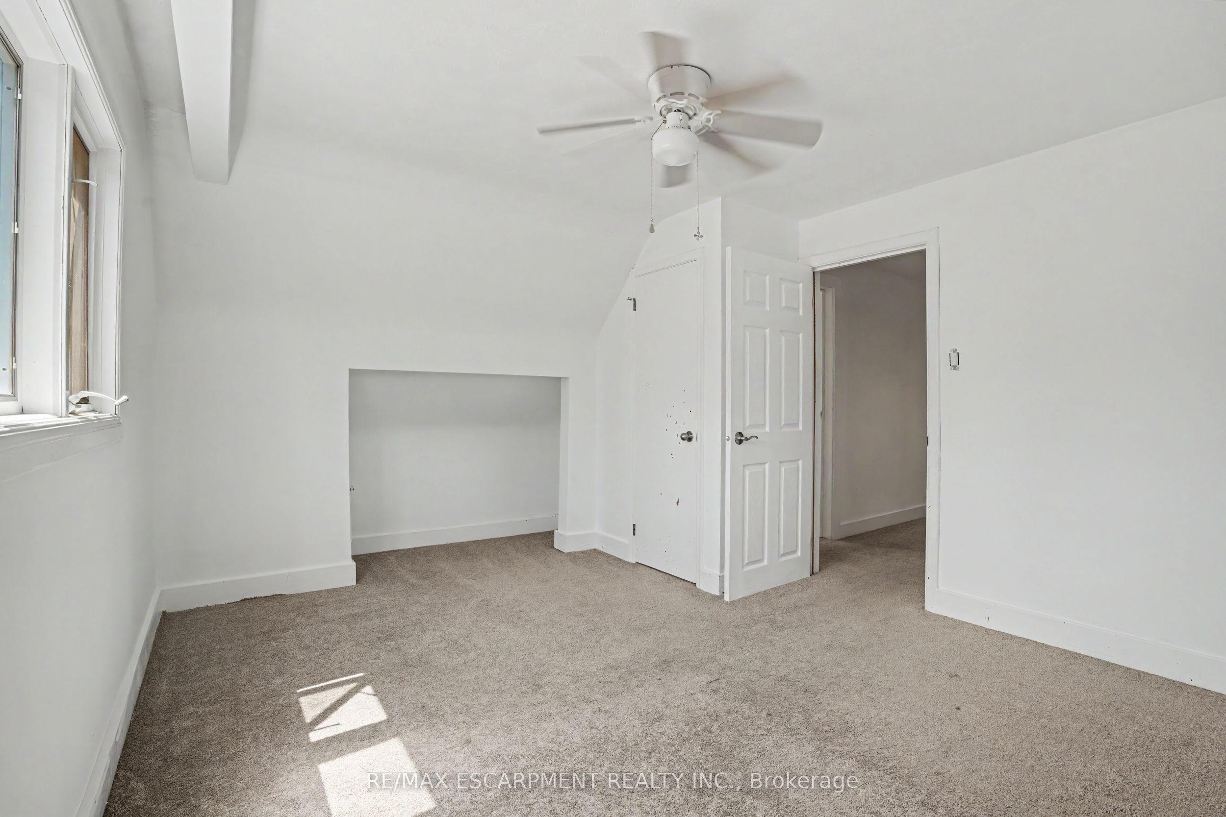 100 Hardale Crescent Property Photo 23
