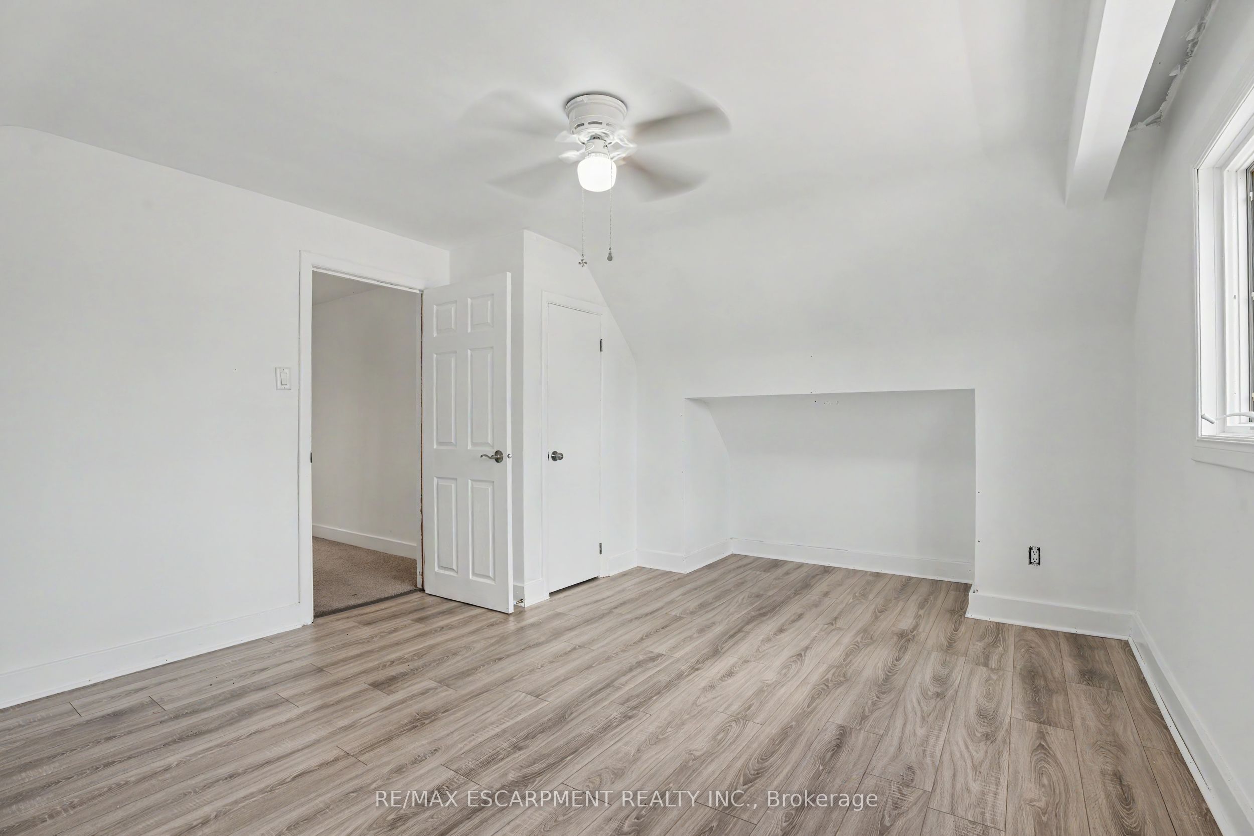 100 Hardale Crescent Property Photo 26