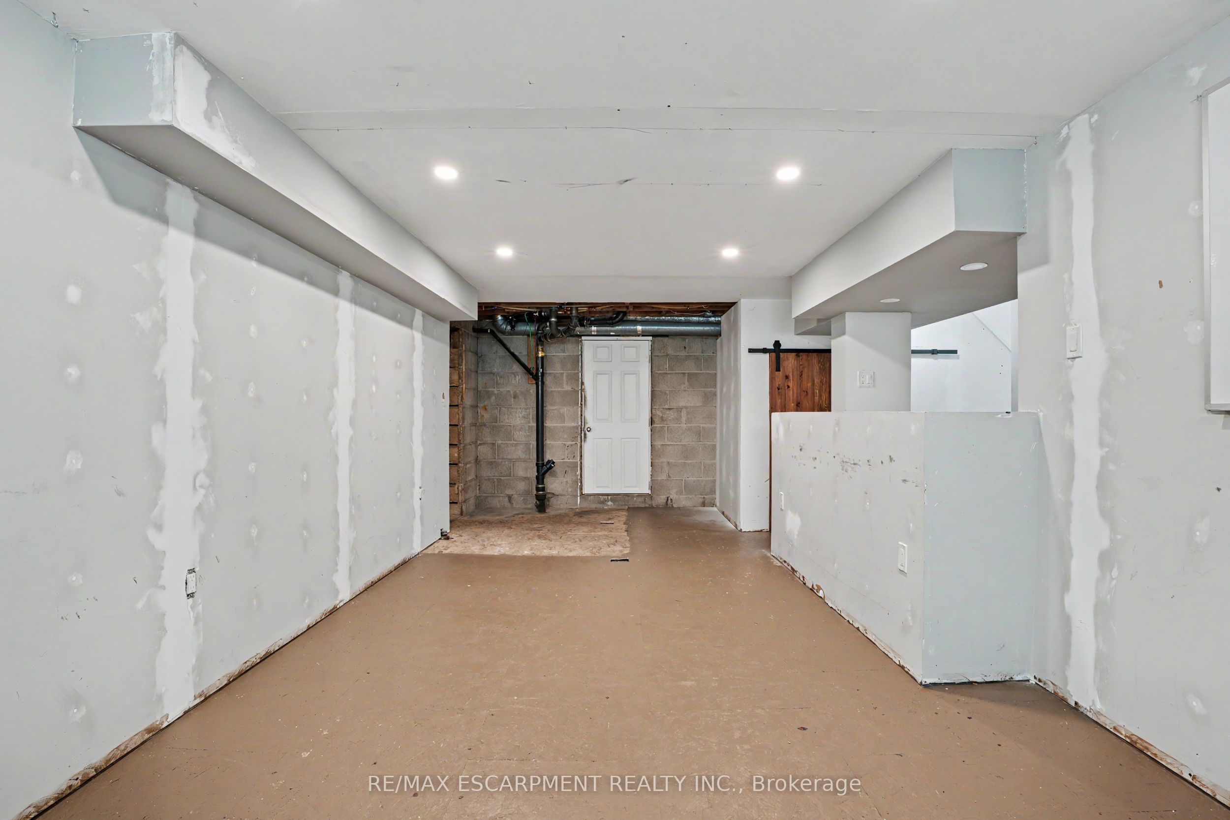 100 Hardale Crescent Property Photo 30