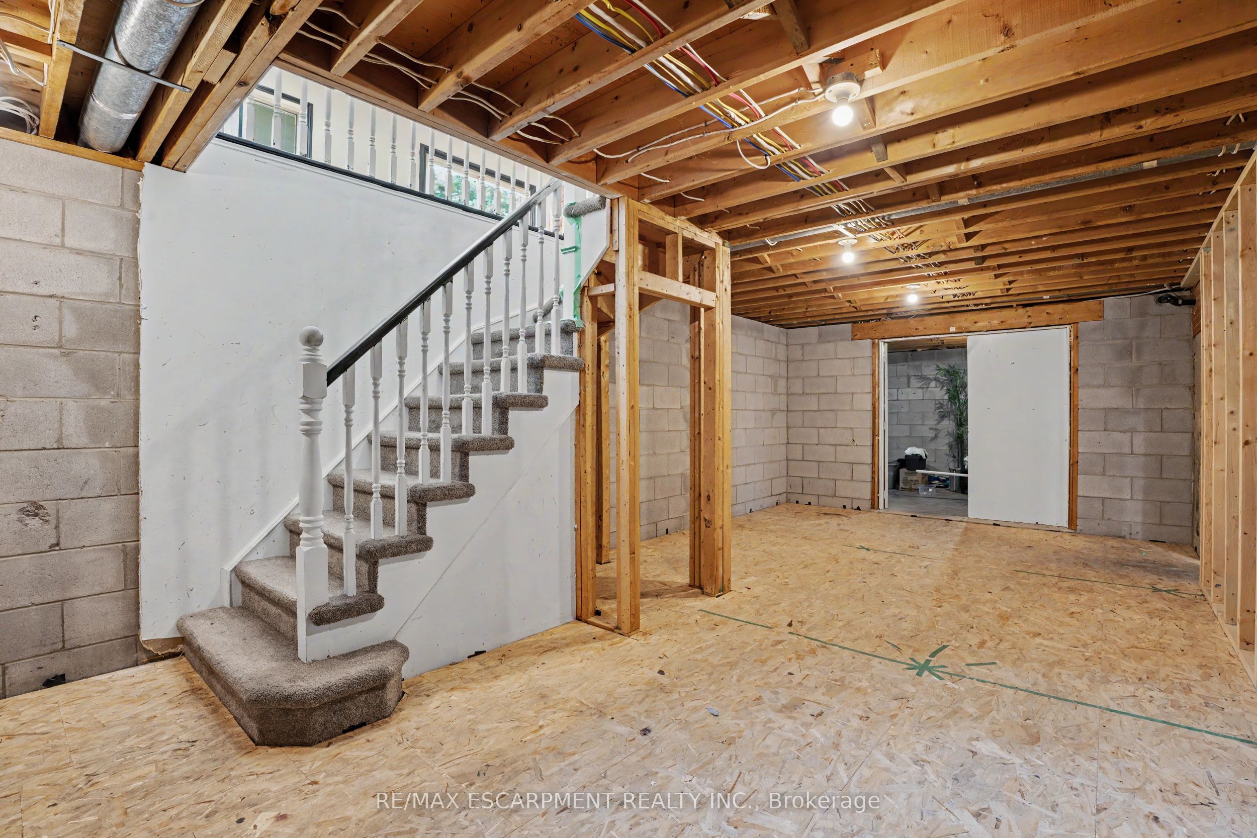 100 Hardale Crescent Property Photo 31