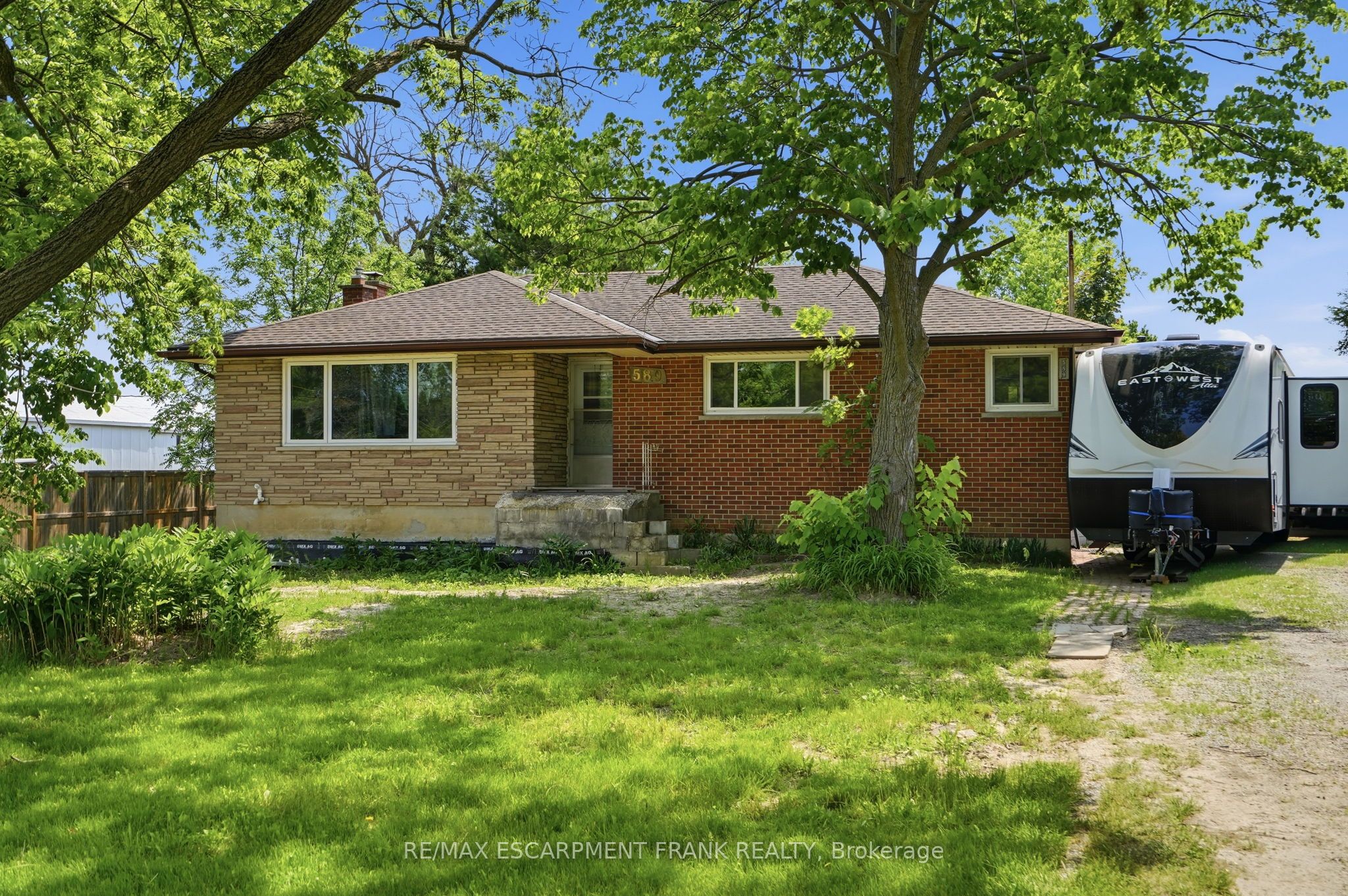 589 Glover Road Property Photo 1