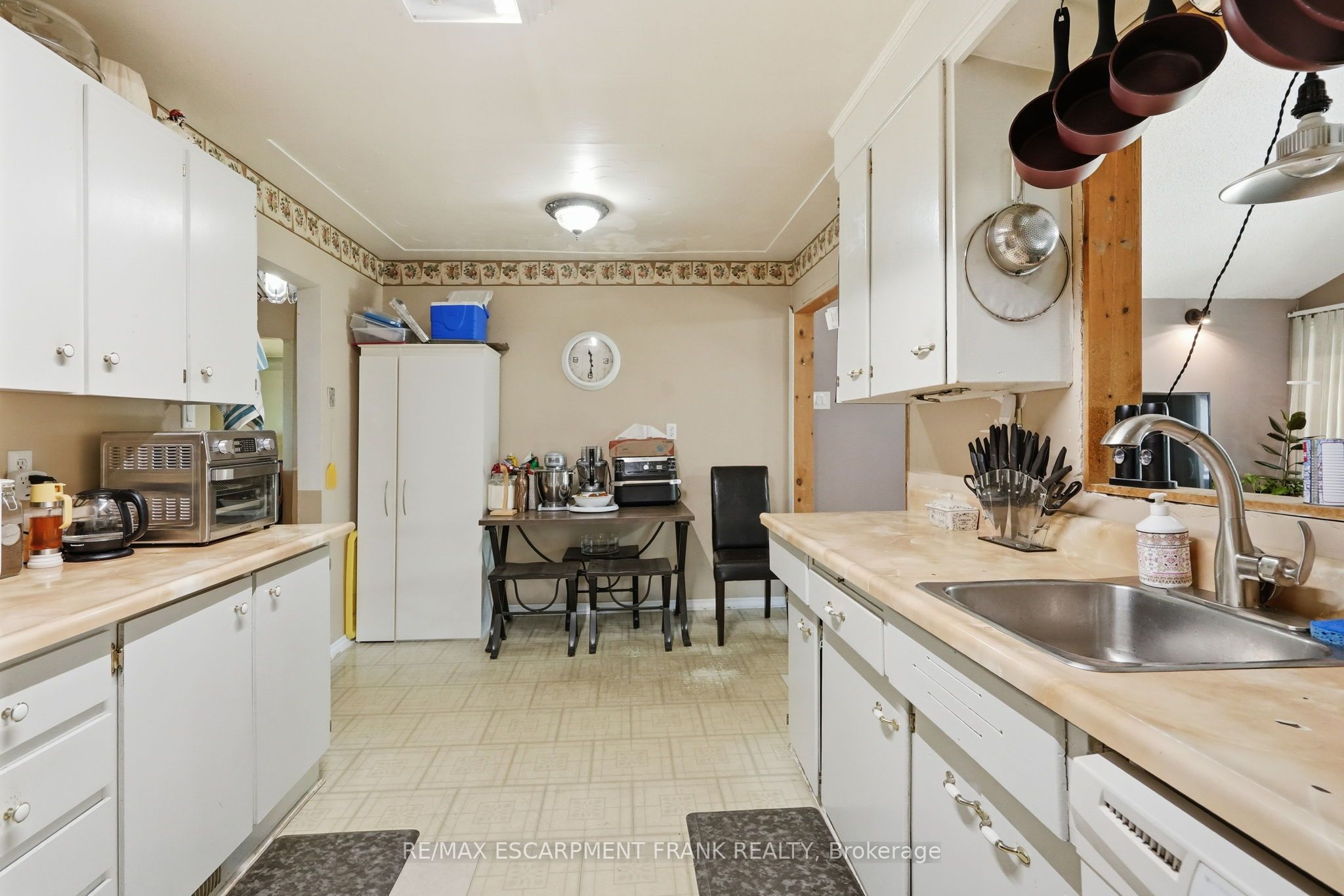 589 Glover Road Property Photo 11