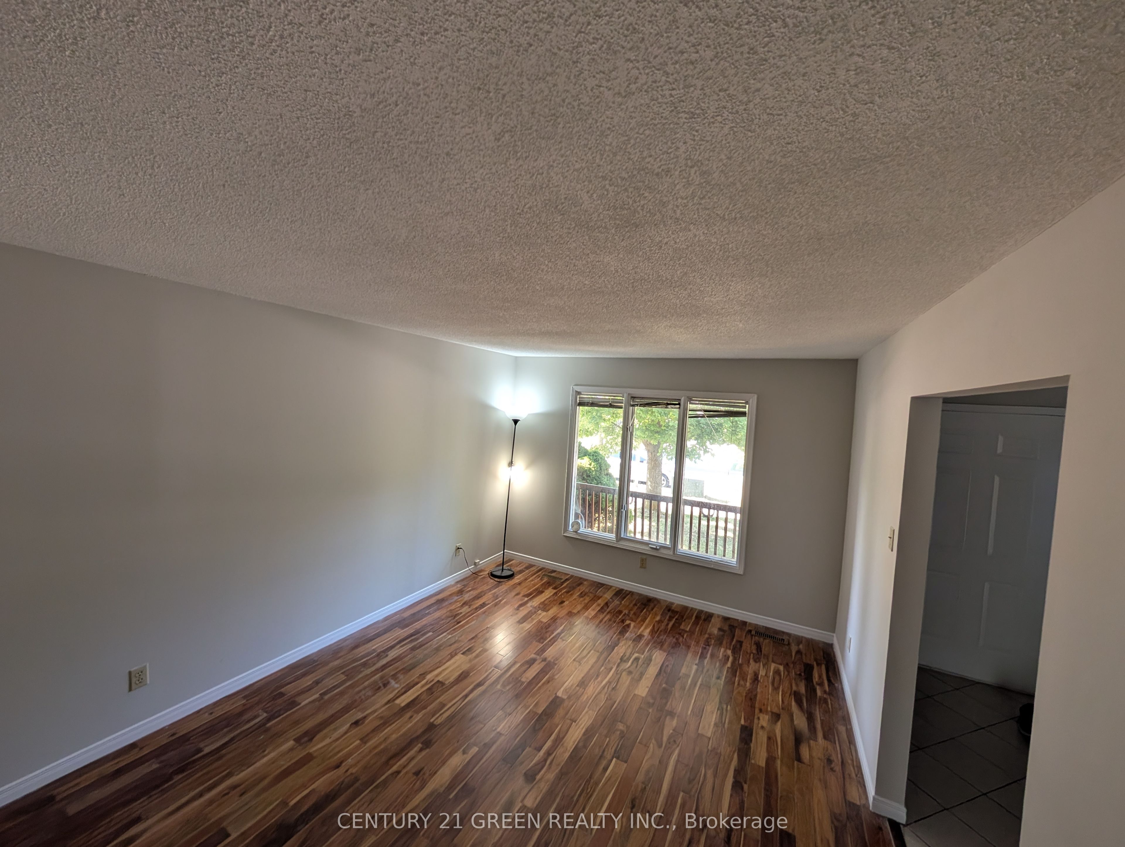 61 Ashley Crescent Property Photo 5