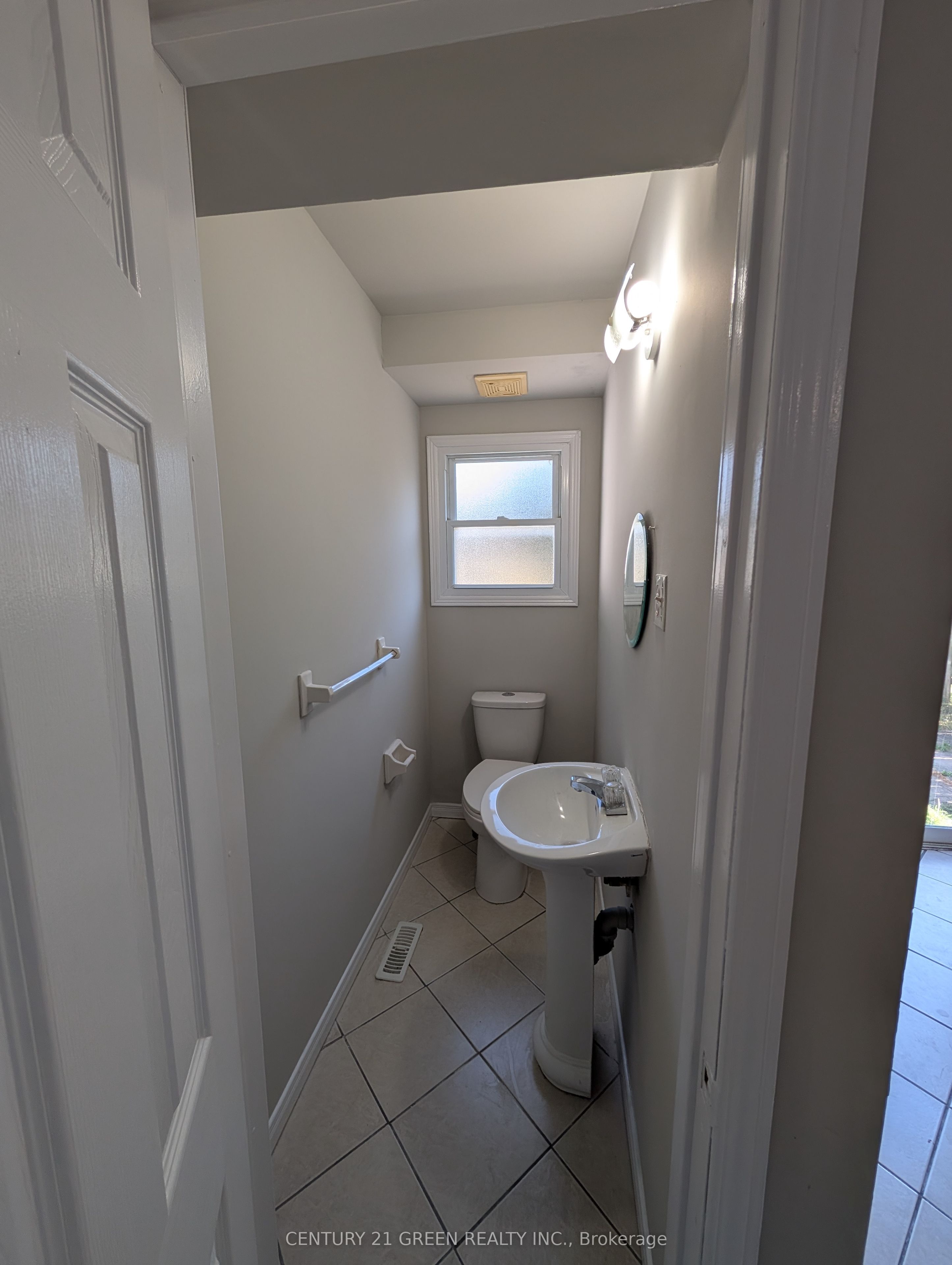61 Ashley Crescent Property Photo 9