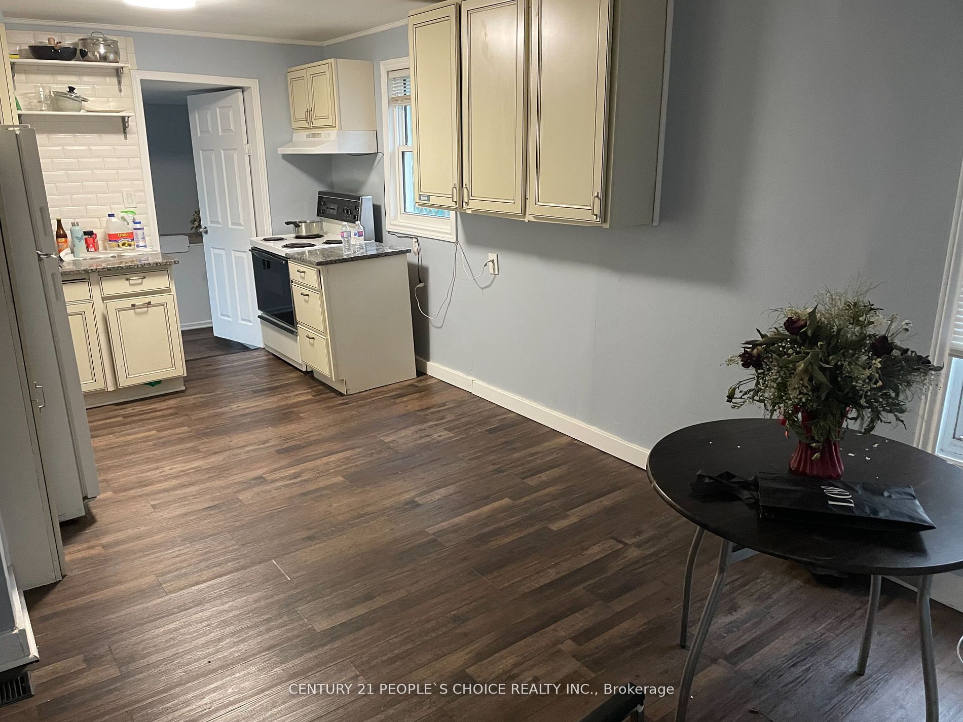 986 Bridge Avenue Property Photo 4