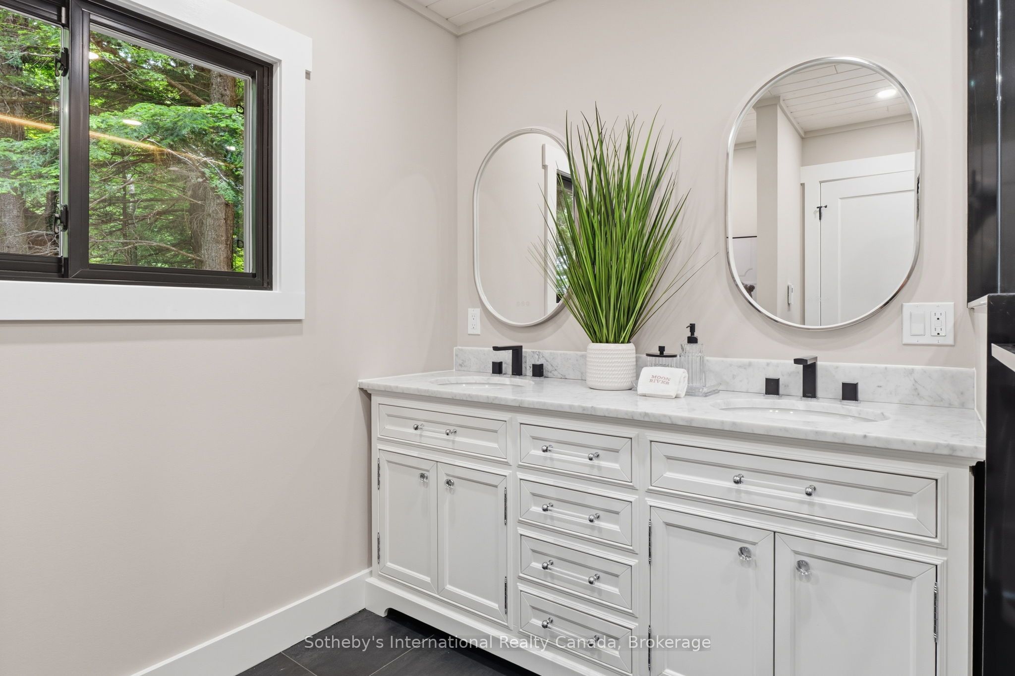 1023 Strachan Point Road Property Photo 31