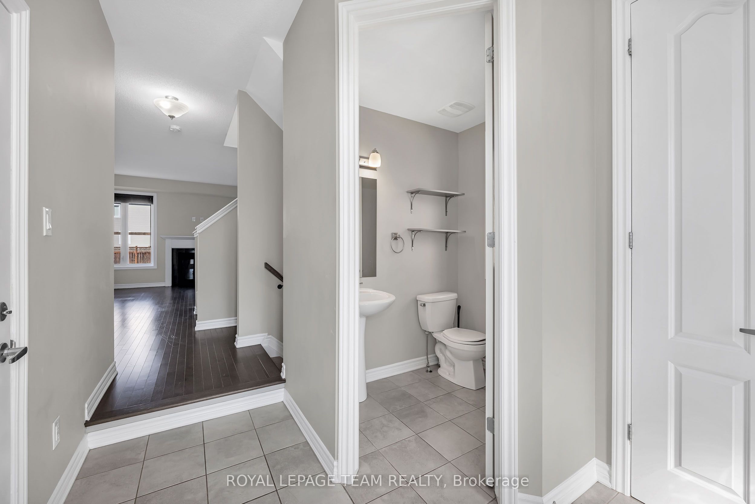 3209 Harvester Crescent Property Photo 5