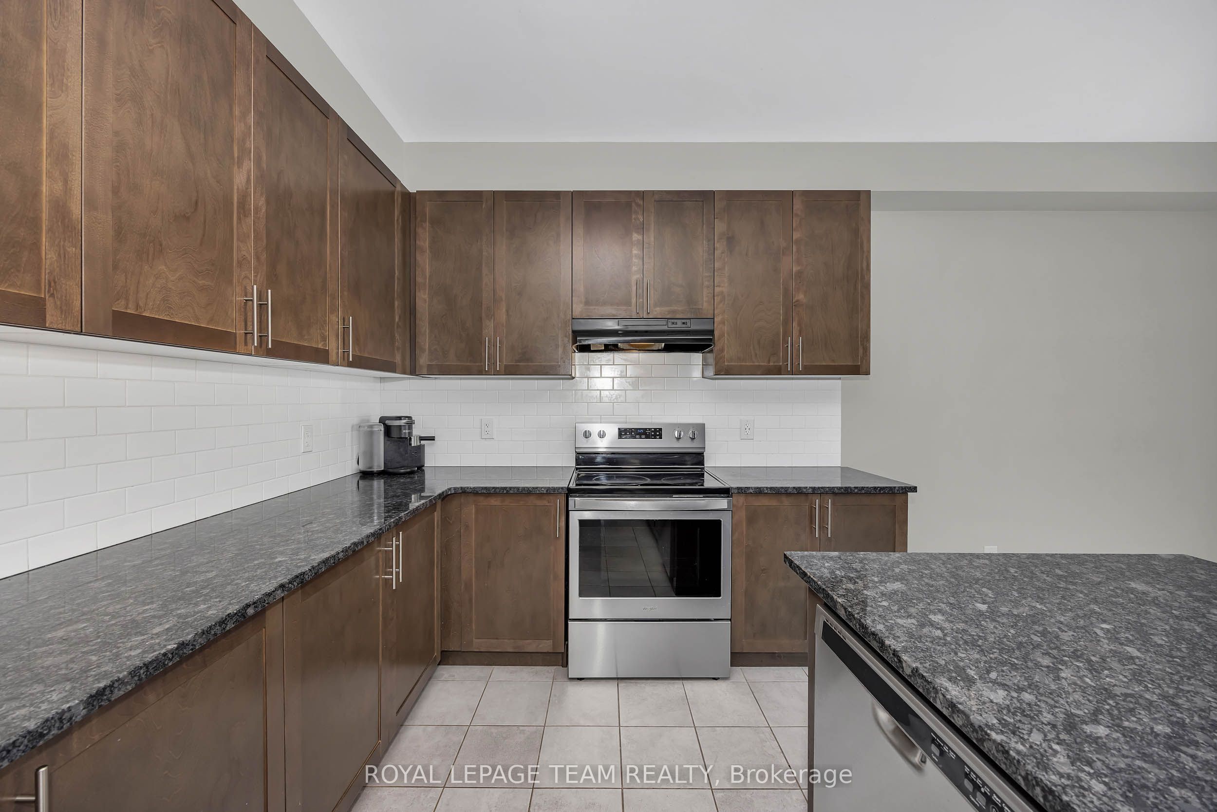 3209 Harvester Crescent Property Photo 11
