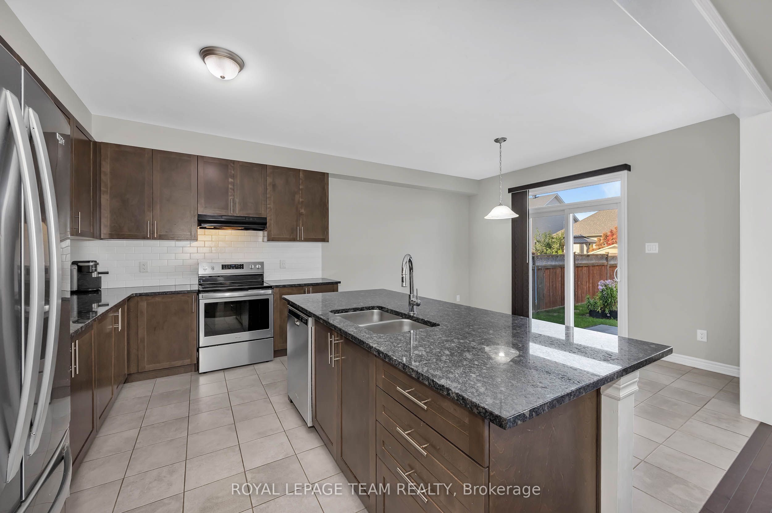 3209 Harvester Crescent Property Photo 16