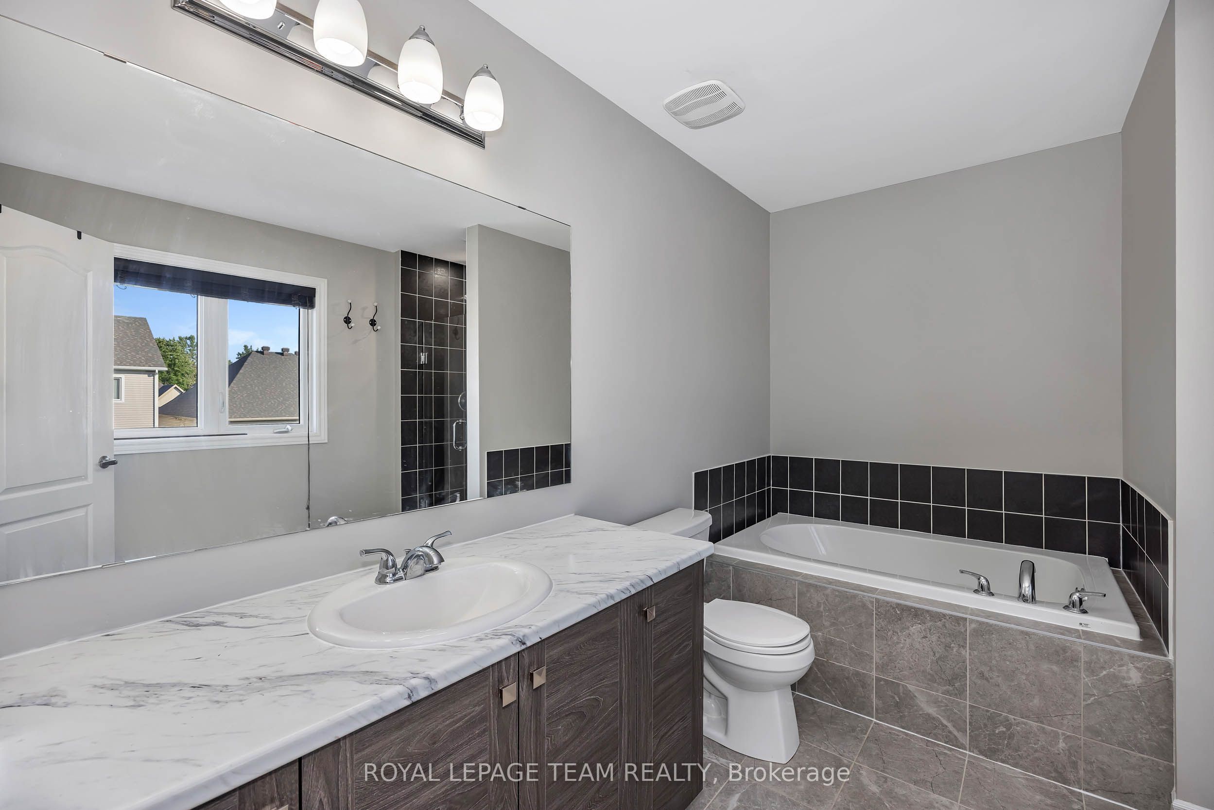 3209 Harvester Crescent Property Photo 25