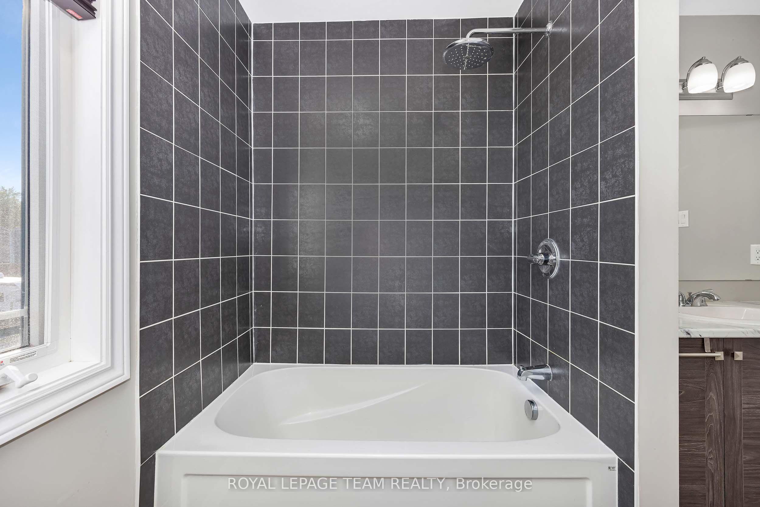 3209 Harvester Crescent Property Photo 31