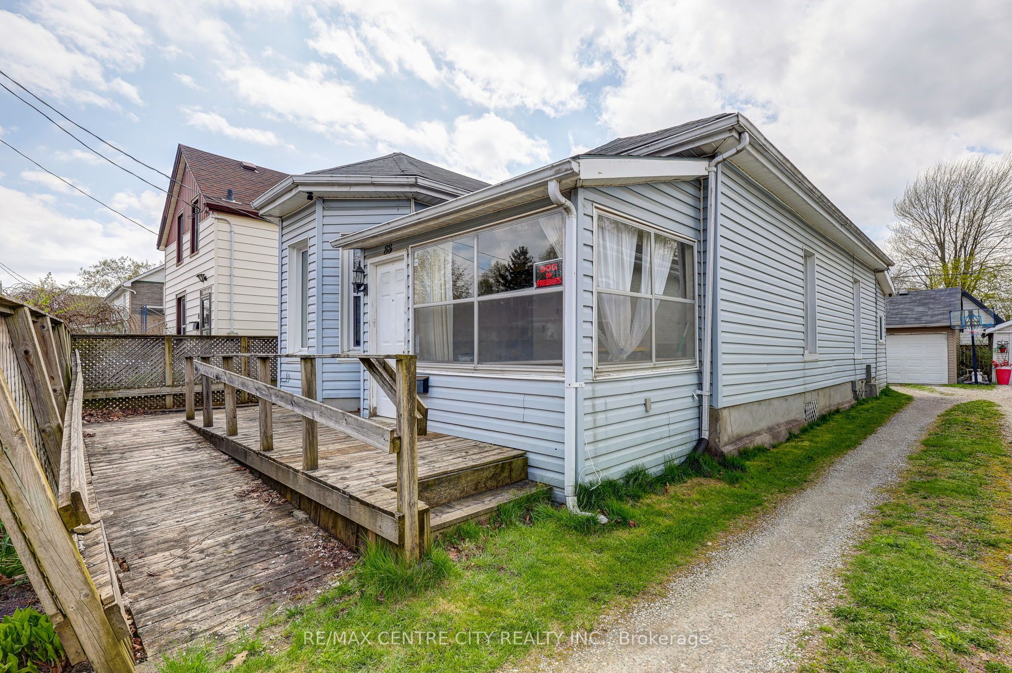 88 Flora Street Property Photo 3