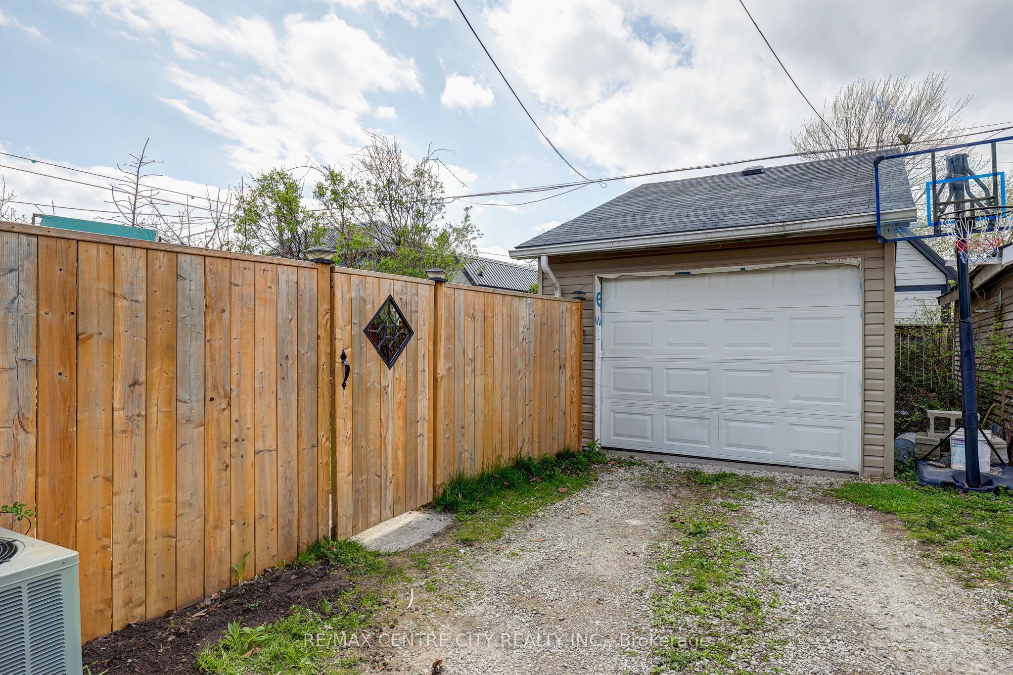 88 Flora Street Property Photo 31