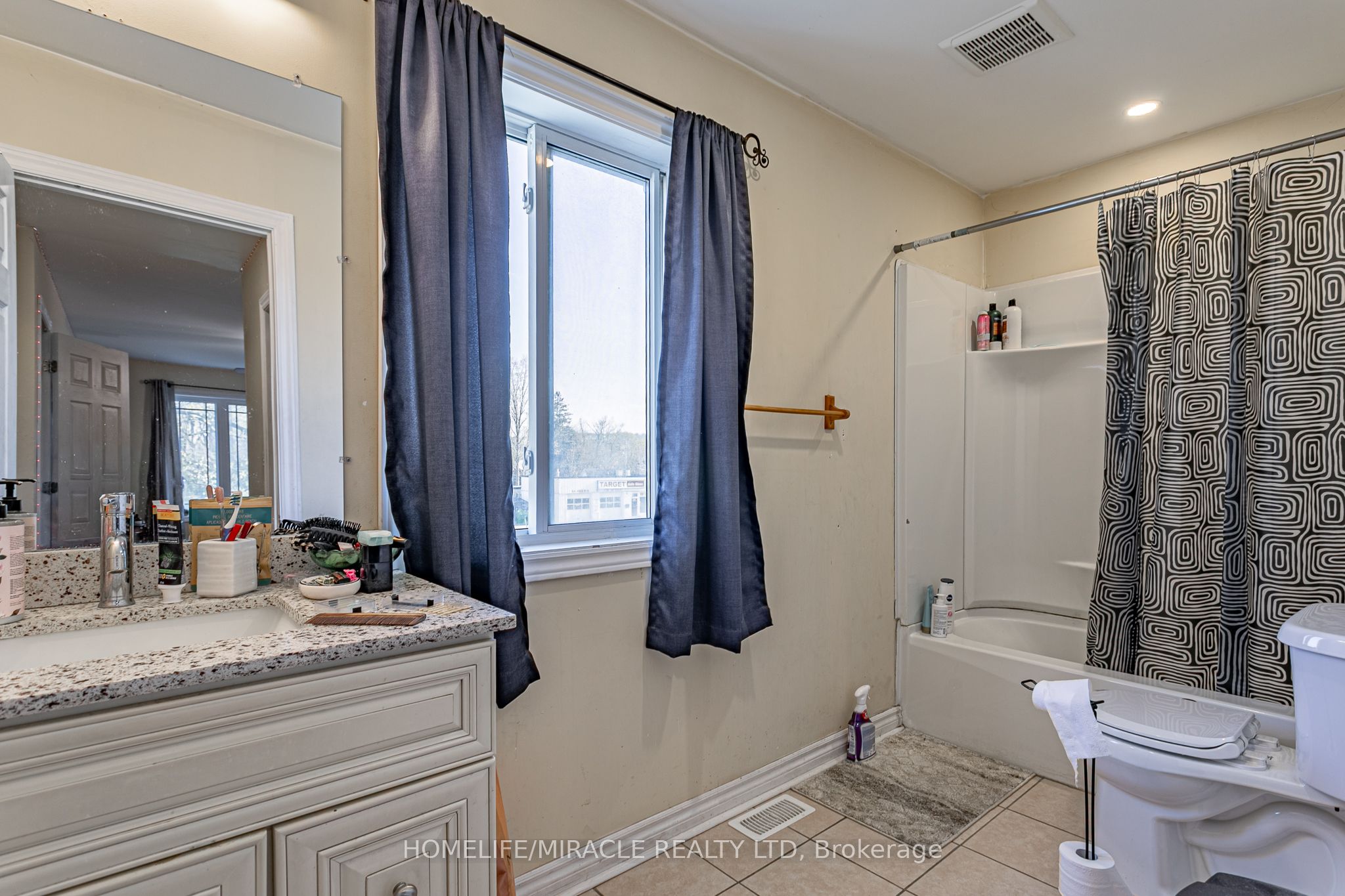 257 Dundas Street N Property Photo 33