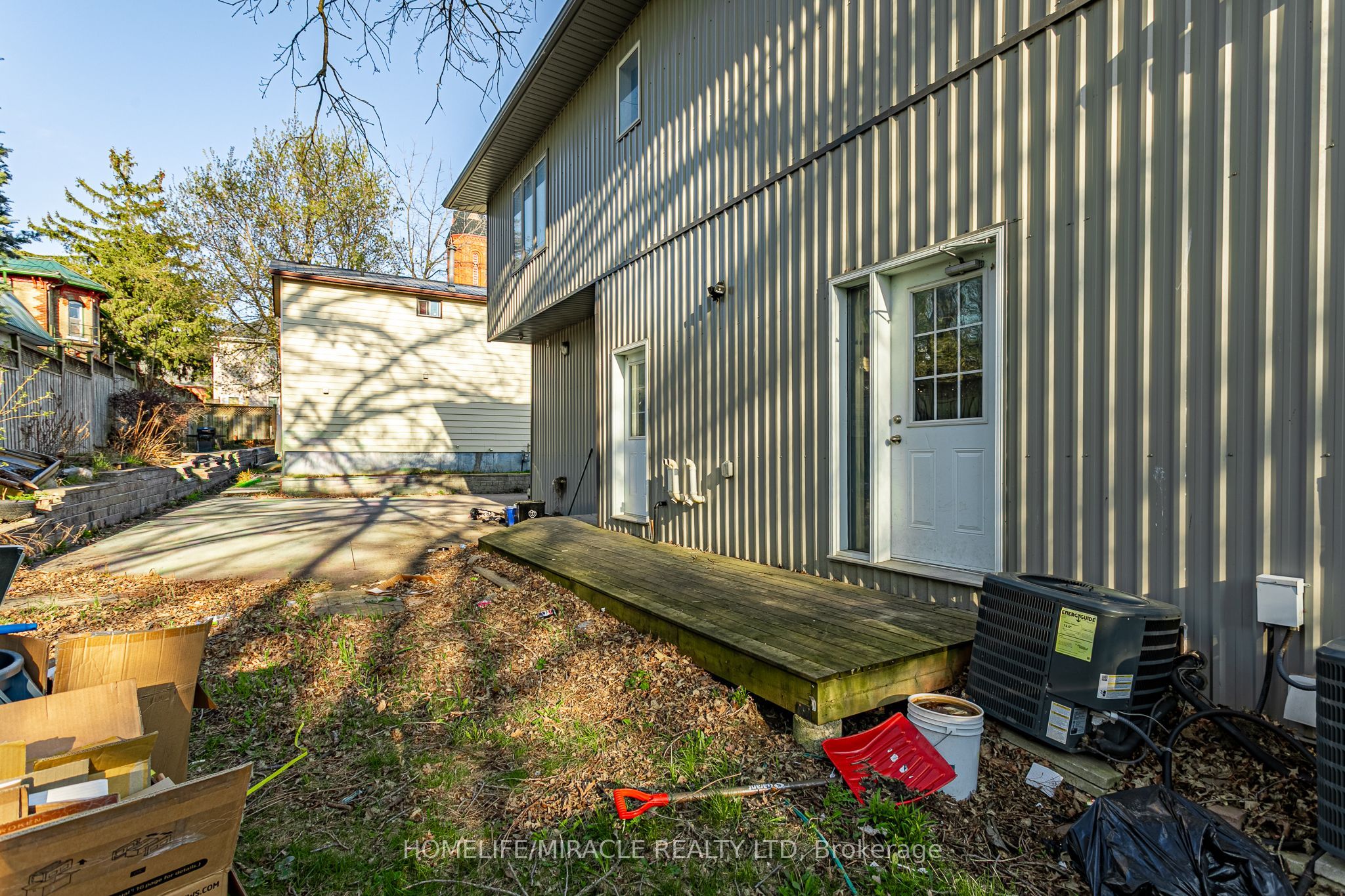 257 Dundas Street N Property Photo 45