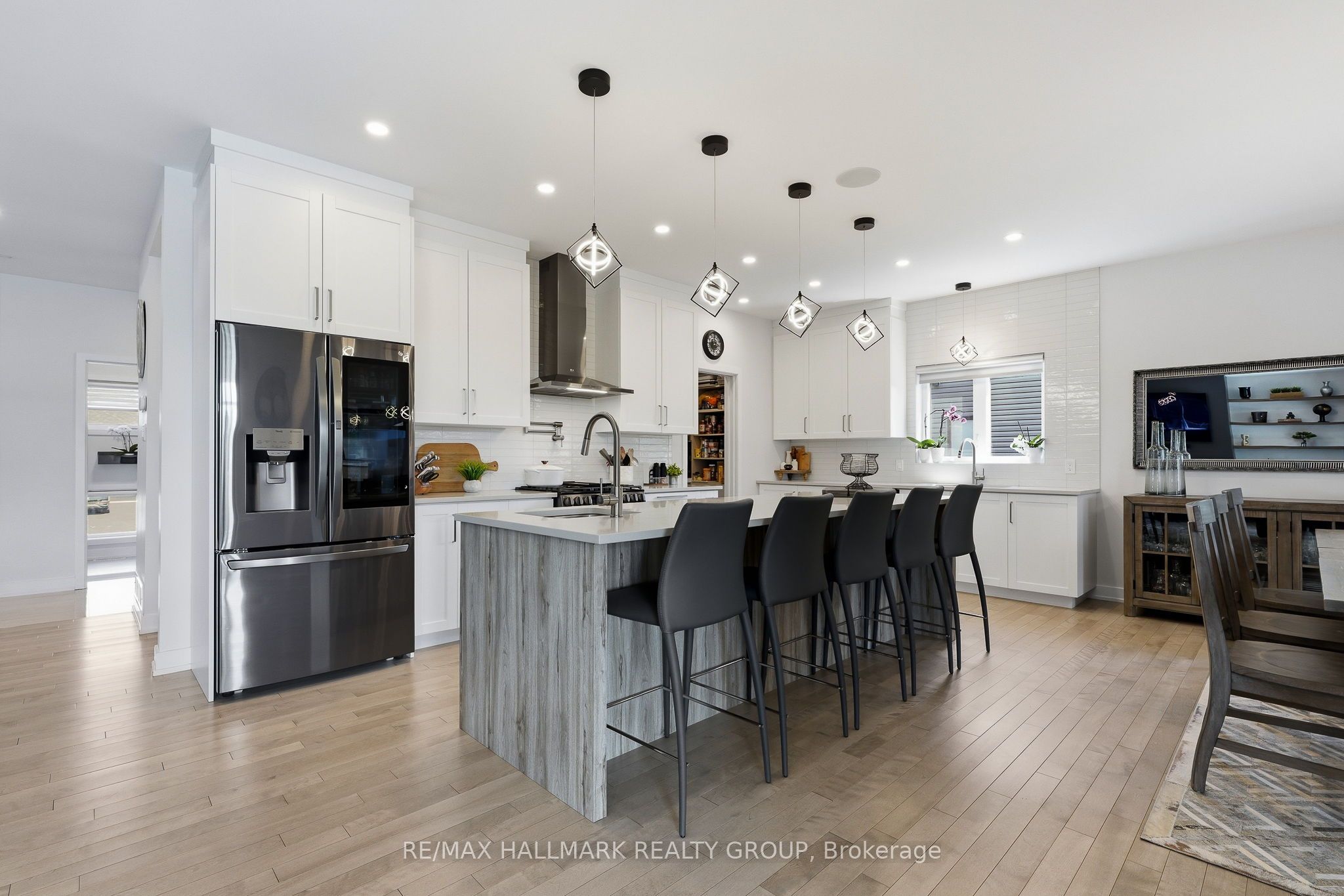 300 Dore Street Property Photo 13