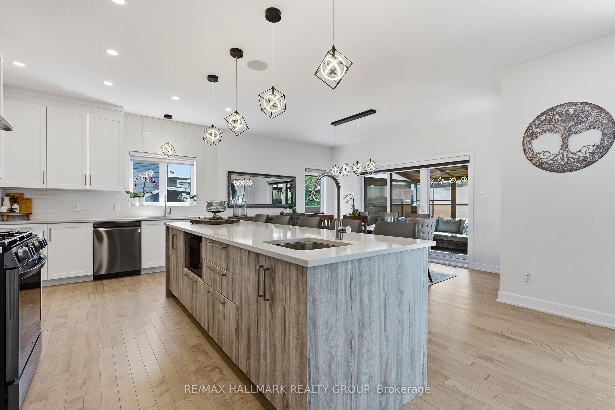 300 Dore Street Property Photo 14
