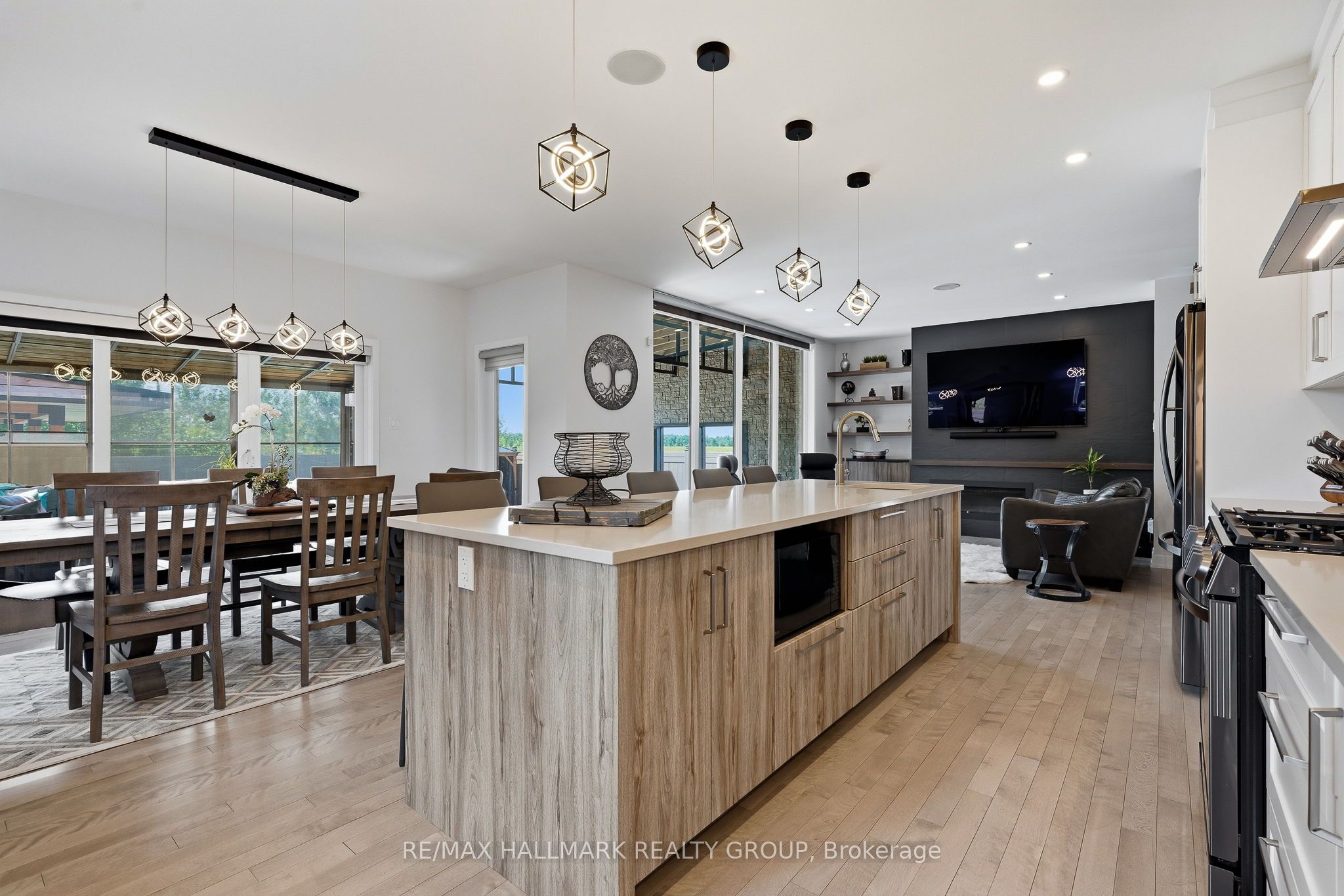 300 Dore Street Property Photo 15
