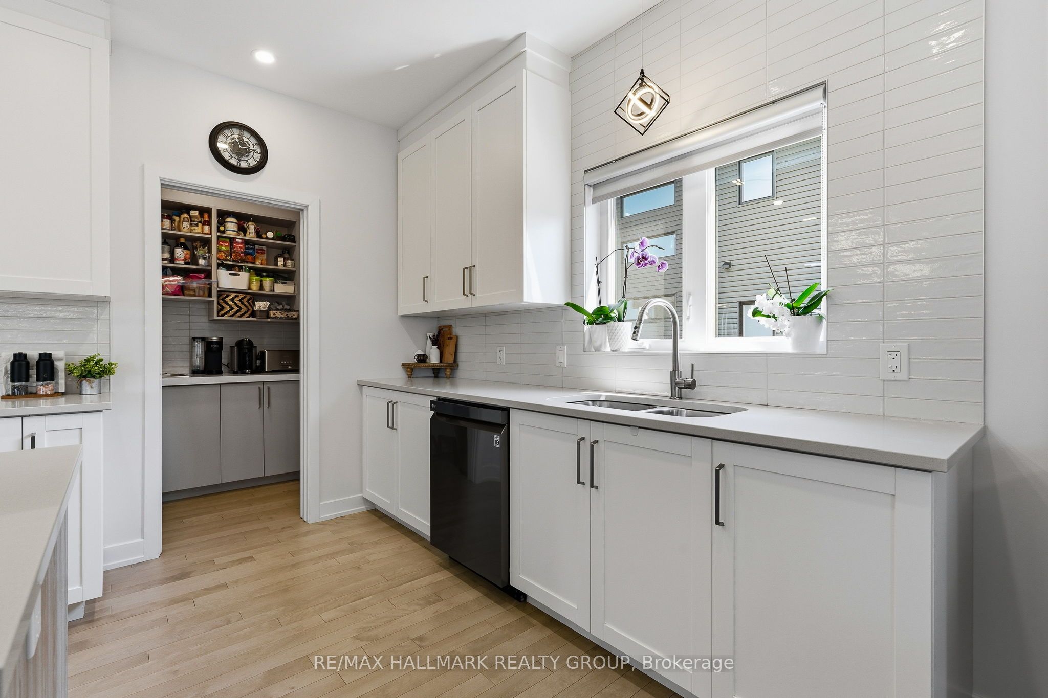 300 Dore Street Property Photo 17