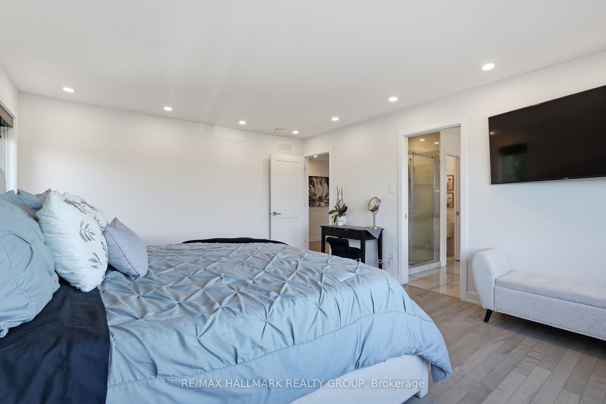300 Dore Street Property Photo 26