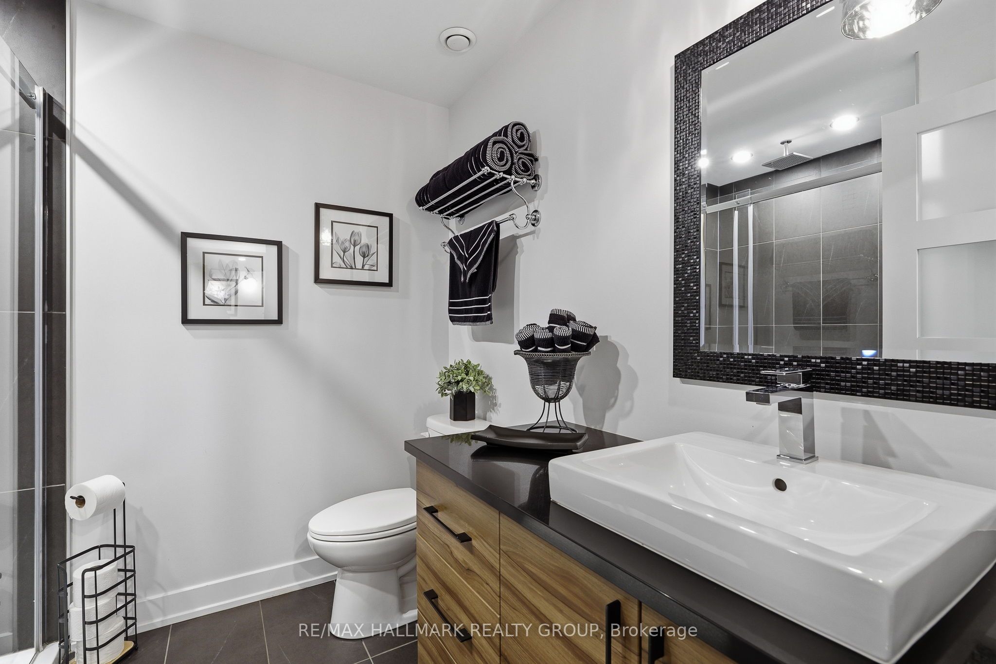 300 Dore Street Property Photo 35