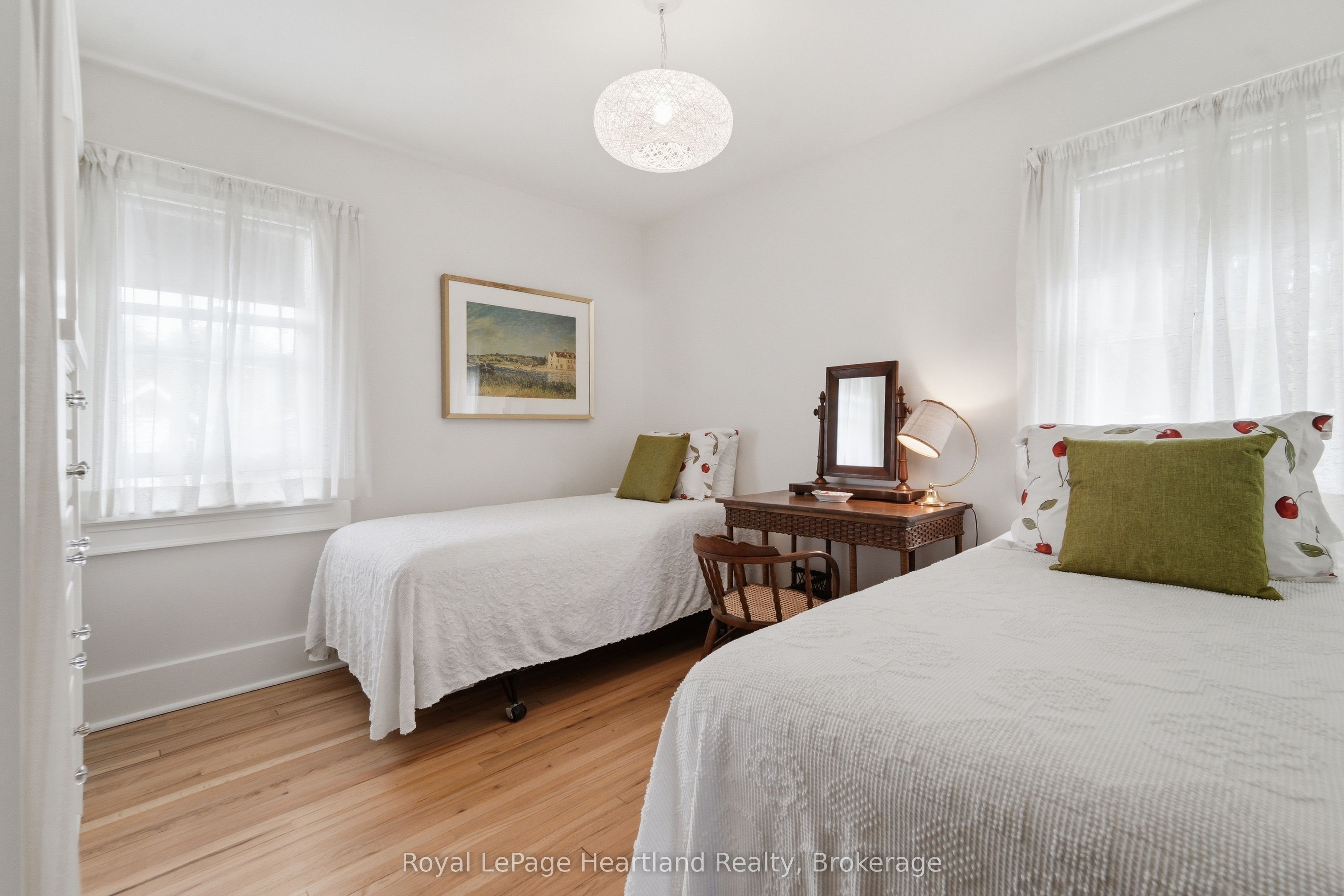284 W Elgin Avenue W Property Photo 20