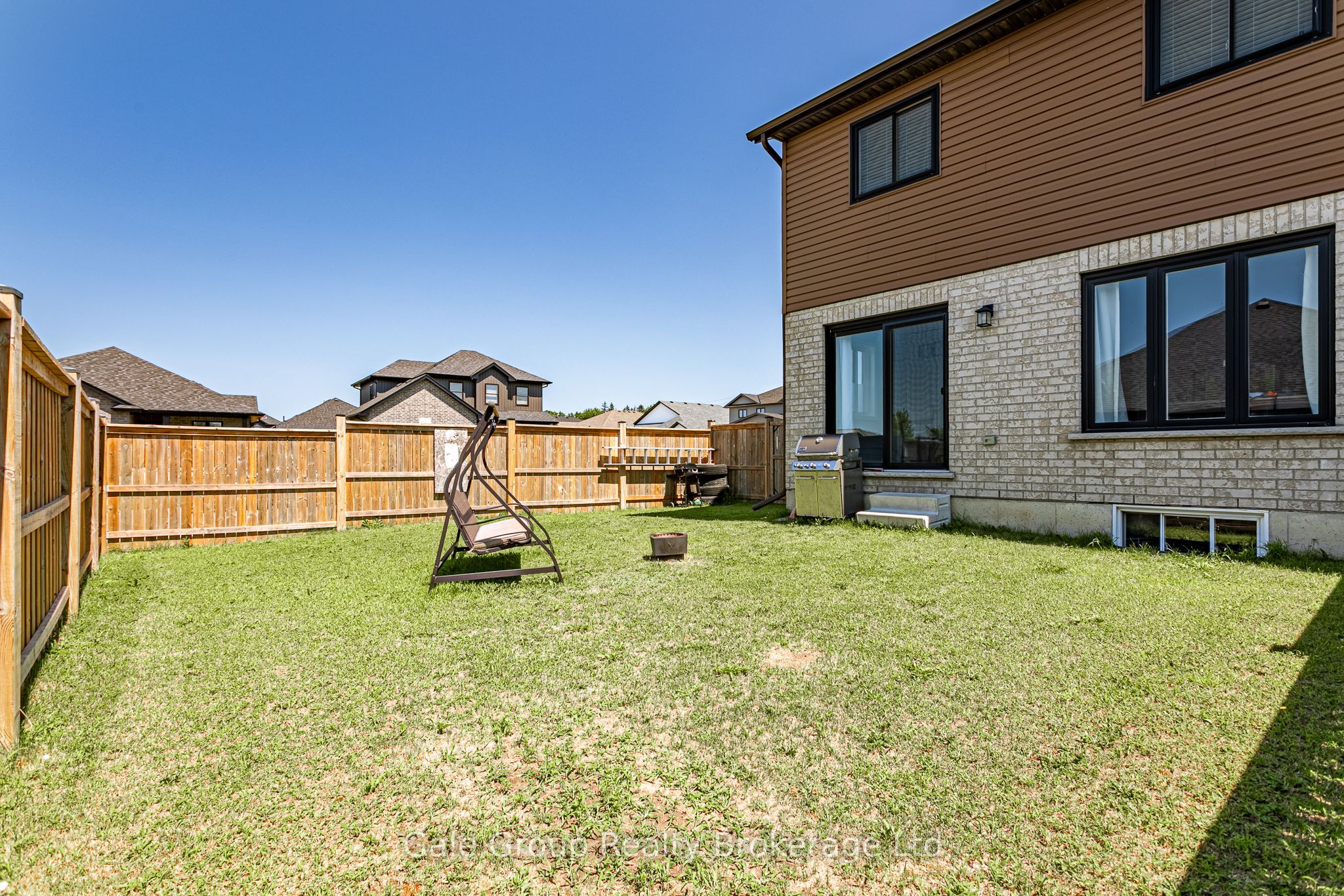 38 Amber Street Property Photo 31