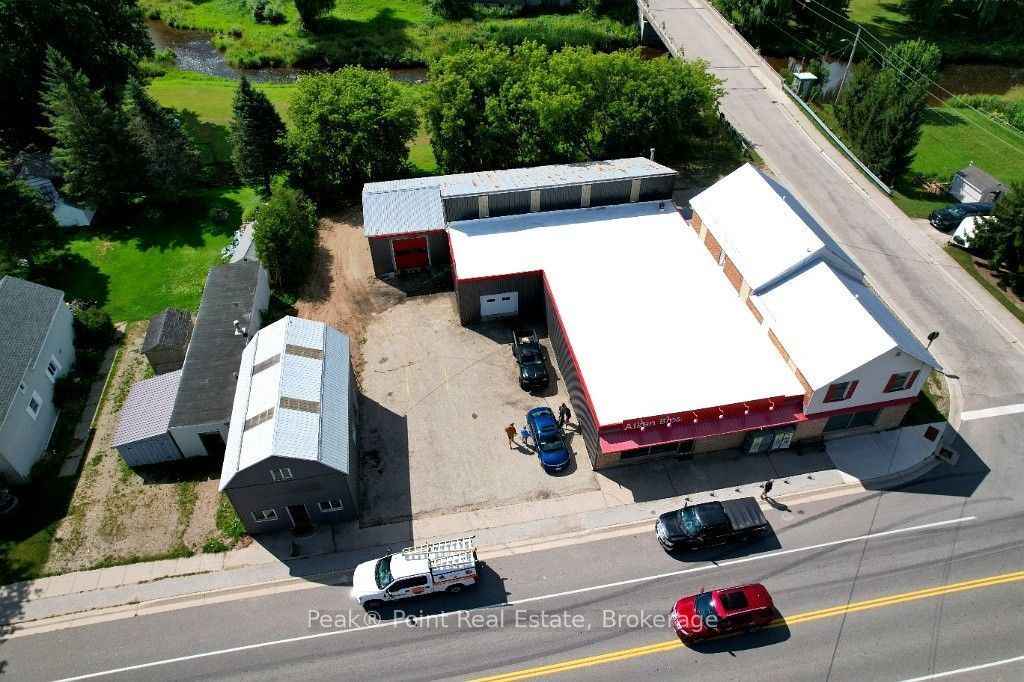 7740 21 Highway Property Photo 1