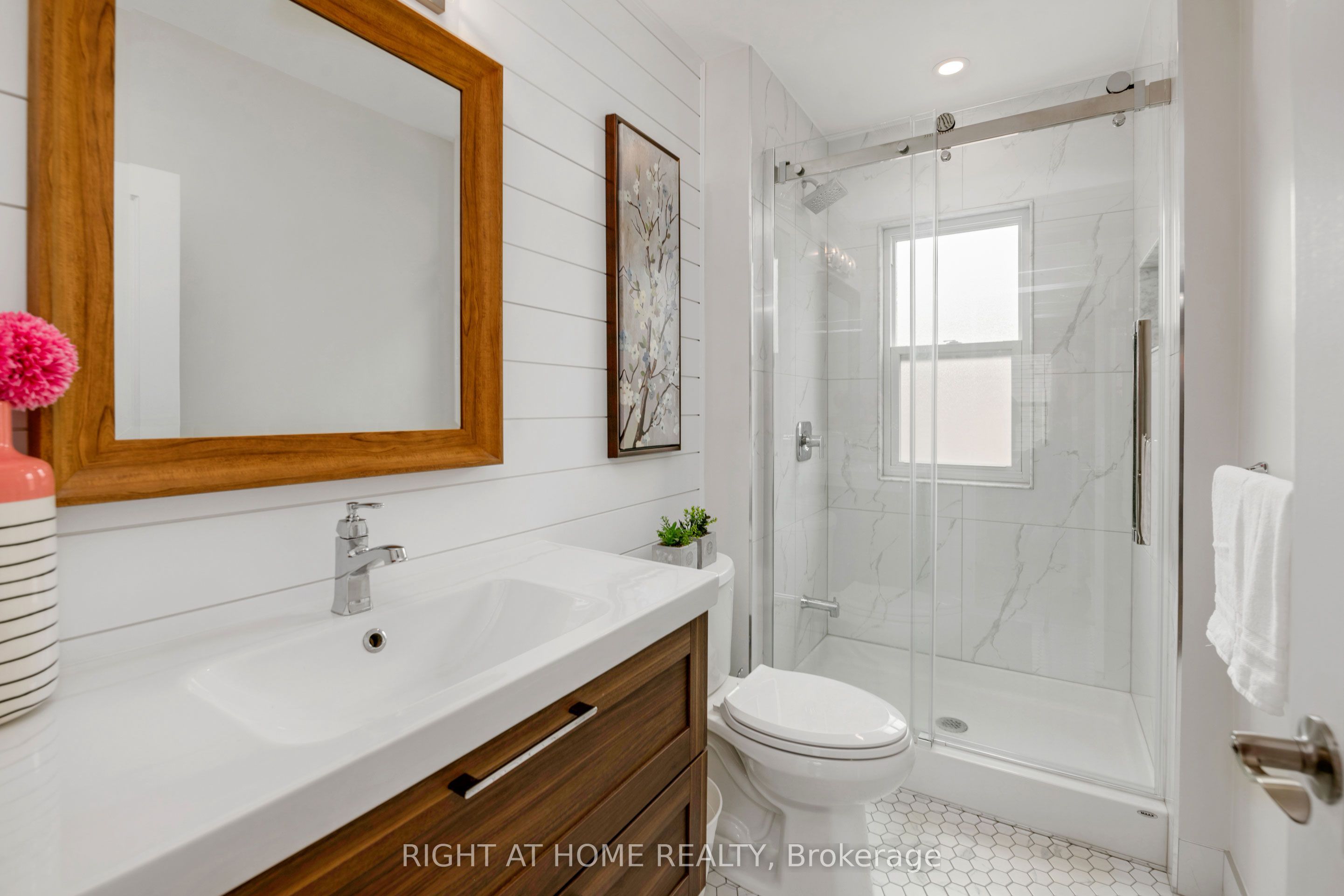 1379-1381 Pierre Avenue Property Photo 16